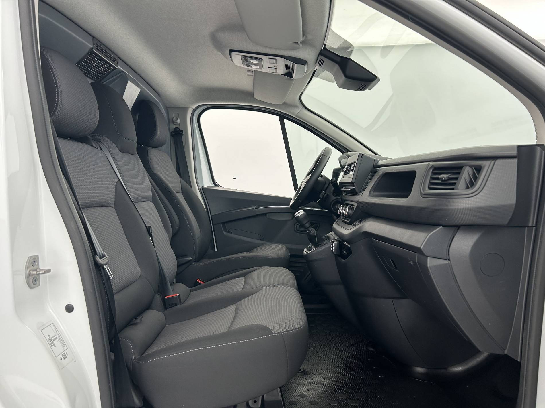 Vente en ligne Renault Trafic 3 Fourgon TRAFIC FGN L1H1 3000 KG BLUE DCI 130 au prix de 29 990 €