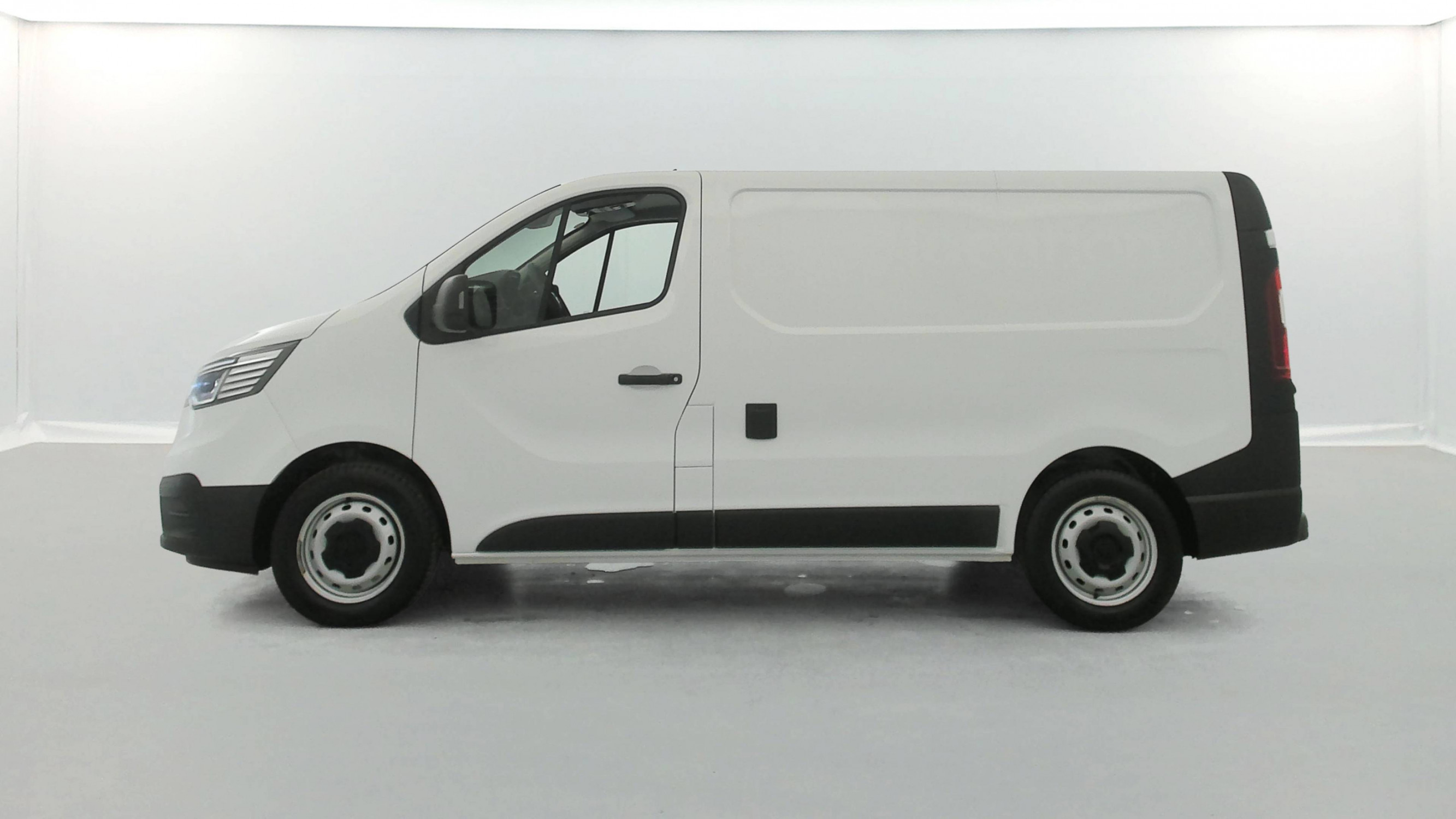 Vente en ligne Renault Trafic 3 Fourgon TRAFIC FGN L1H1 3000 KG BLUE DCI 130 au prix de 29 990 €