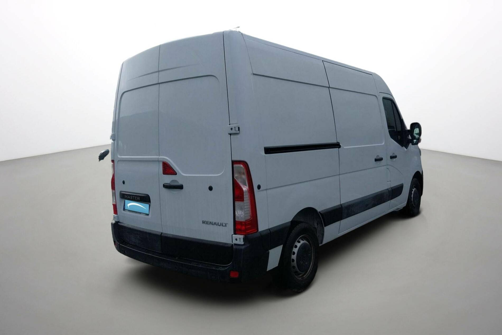 Vente en ligne Renault Master Fourgon MASTER FGN TRAC F3500 L2H2 BLUE DCI 135 au prix de 26 990 €