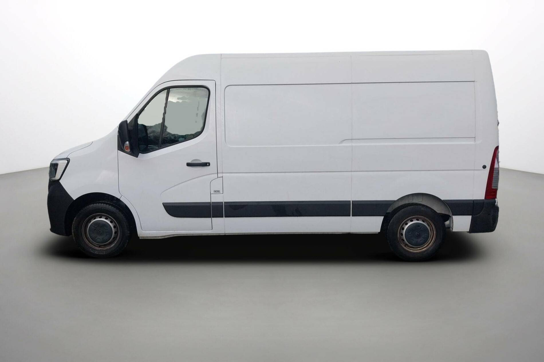 Vente en ligne Renault Master Fourgon MASTER FGN TRAC F3500 L2H2 BLUE DCI 135 au prix de 26 990 €