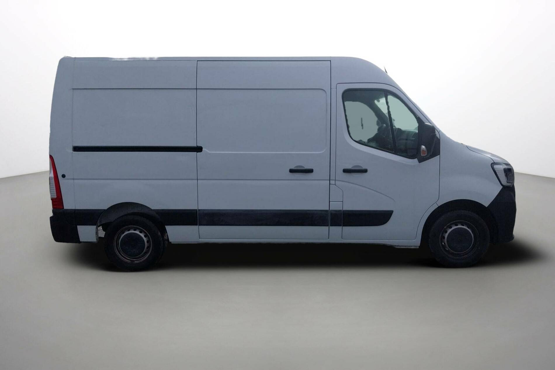 Vente en ligne Renault Master Fourgon MASTER FGN TRAC F3500 L2H2 BLUE DCI 135 au prix de 26 990 €