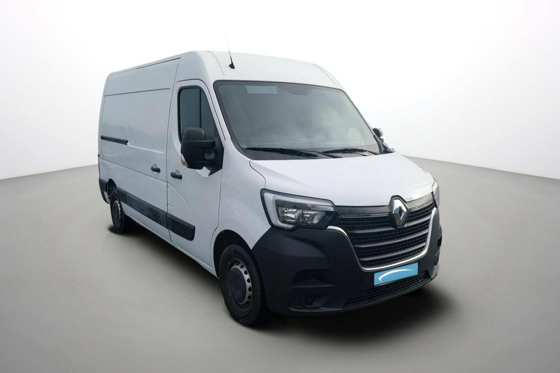 Vente en ligne Renault Master Fourgon MASTER FGN TRAC F3500 L2H2 BLUE DCI 135 au prix de 26 990 €
