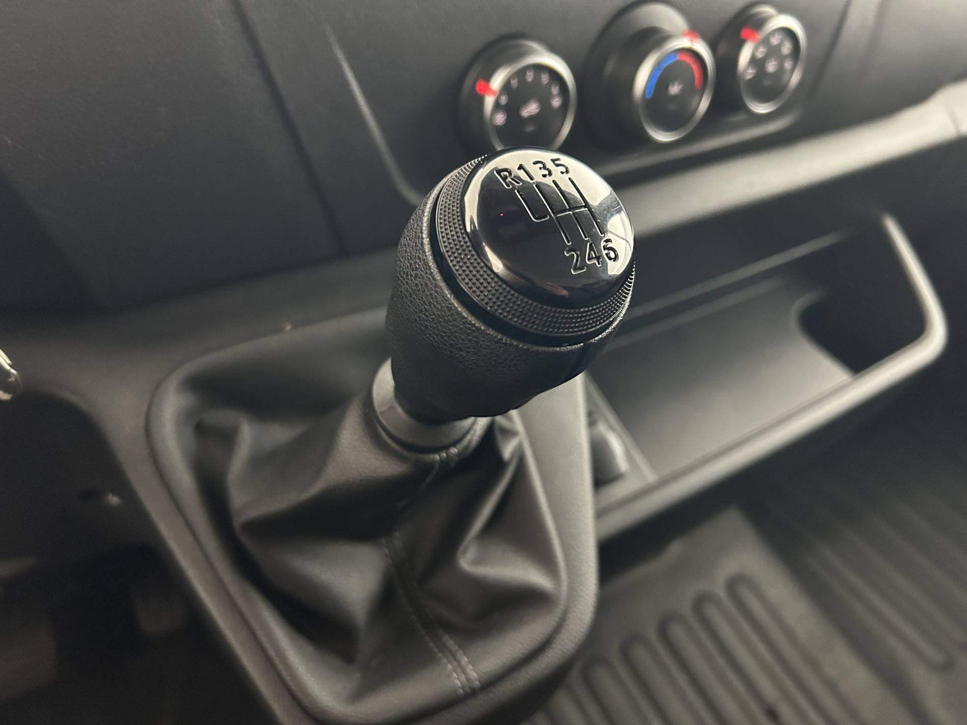 Vente en ligne Renault Master Fourgon MASTER FGN TRAC F3500 L2H2 BLUE DCI 135 au prix de 23 990 €