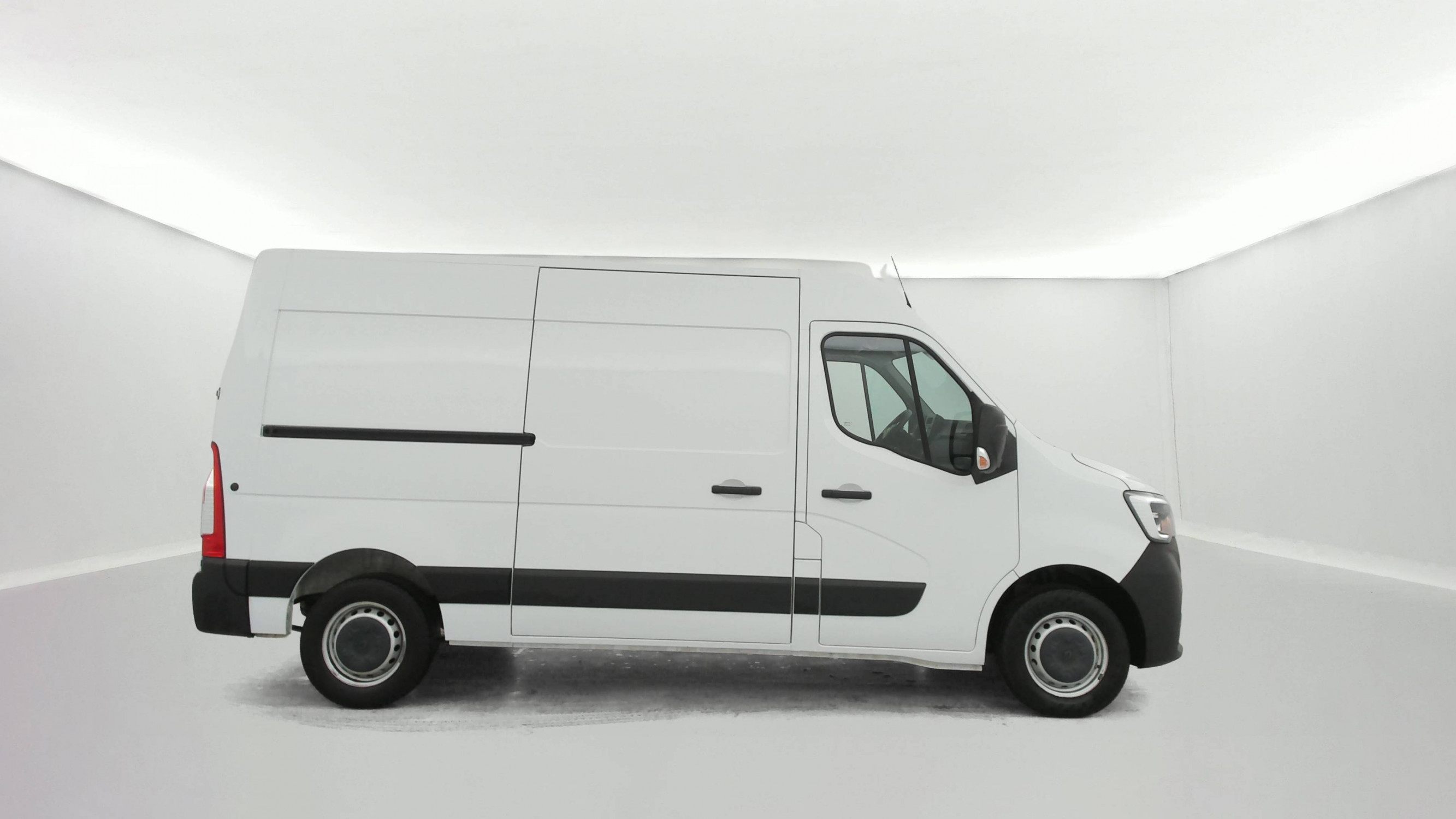 Vente en ligne Renault Master Fourgon MASTER FGN TRAC F3500 L2H2 BLUE DCI 135 au prix de 23 990 €