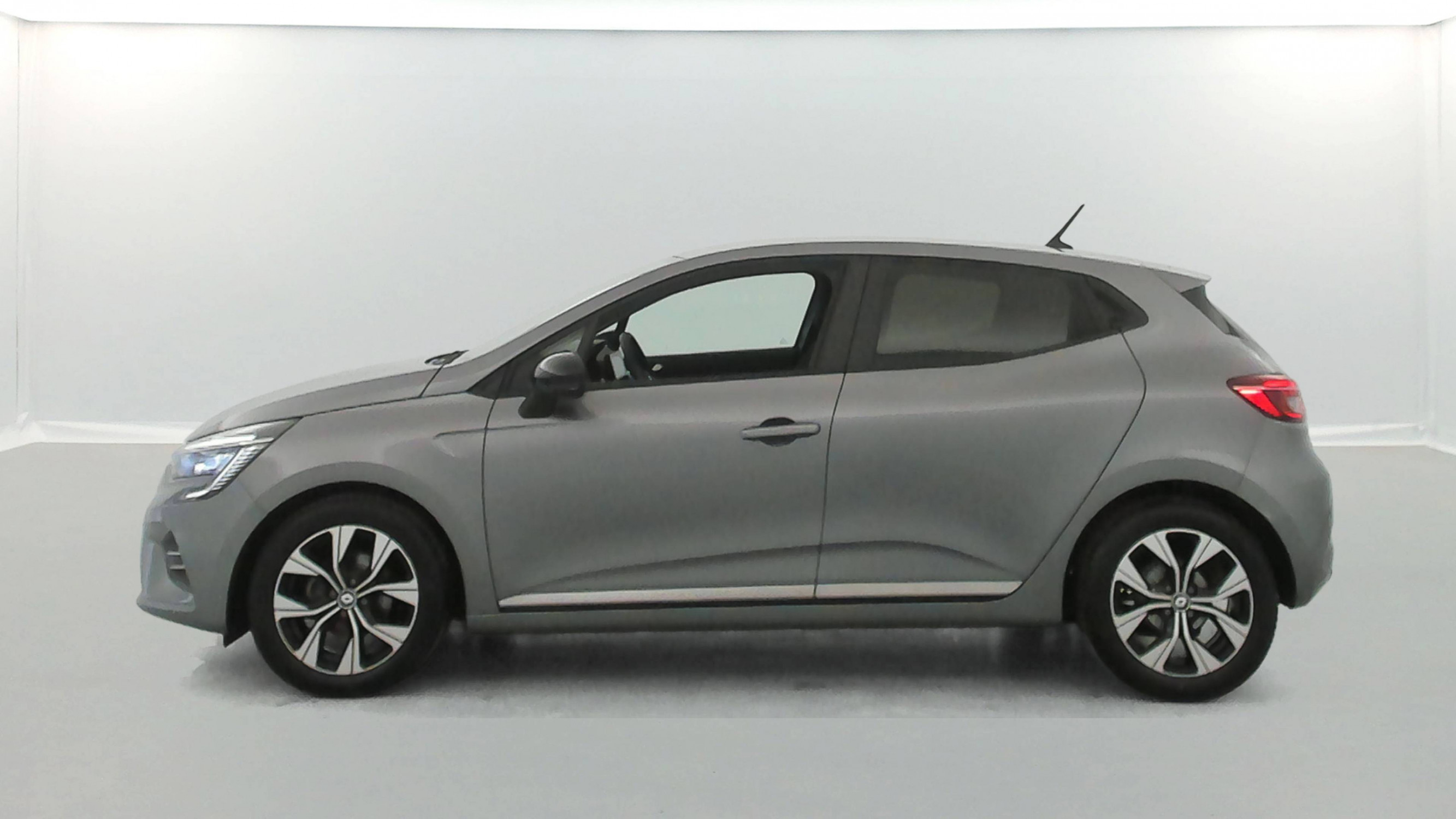 Vente en ligne Renault Clio 5 Clio TCe 90 au prix de 15 990 €