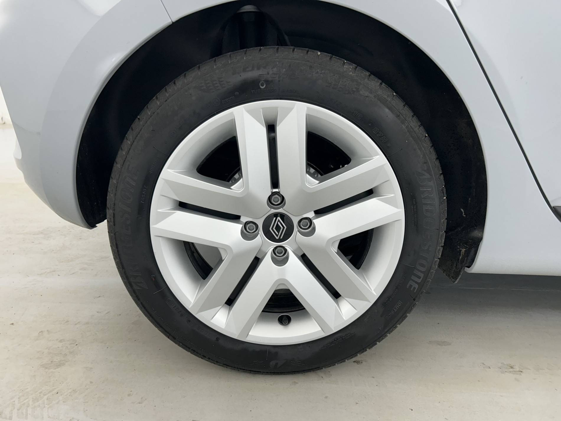 Vente en ligne Renault Clio 5 Clio TCe 90 au prix de 15 790 €