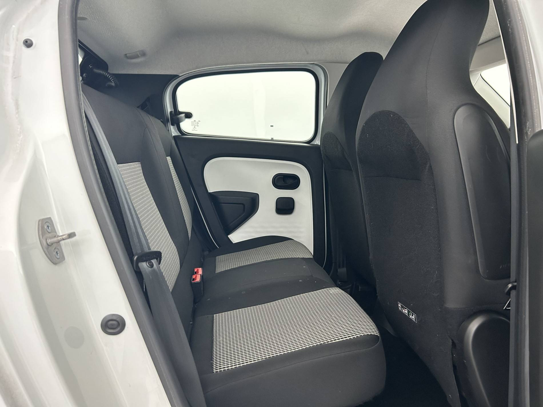 Vente en ligne Renault Twingo 3  1.0 SCe 70 E6C au prix de 9 990 €