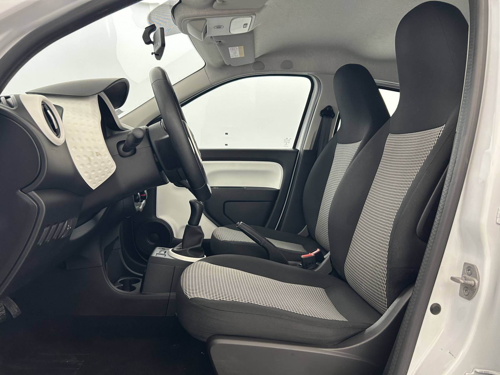 Vente en ligne Renault Twingo 3  1.0 SCe 70 E6C au prix de 9 990 €