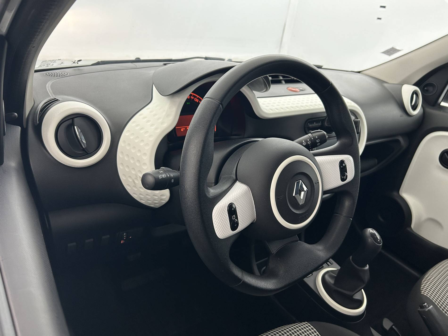 Vente en ligne Renault Twingo 3  1.0 SCe 70 E6C au prix de 9 990 €