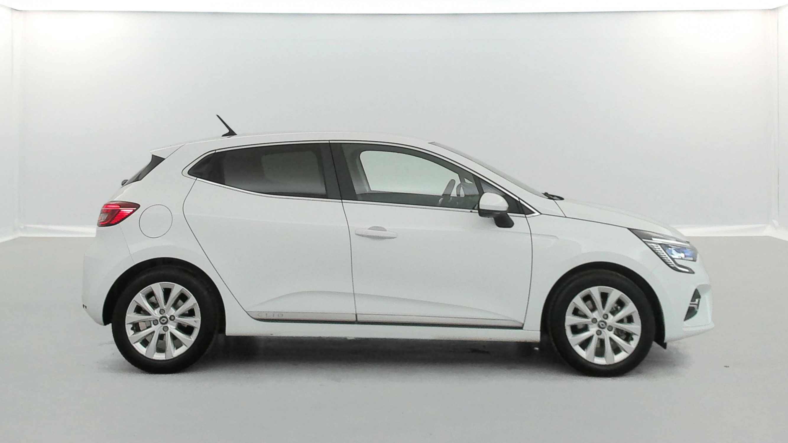 Vente en ligne Renault Clio 5 Clio Blue dCi 115 au prix de 15 890 €