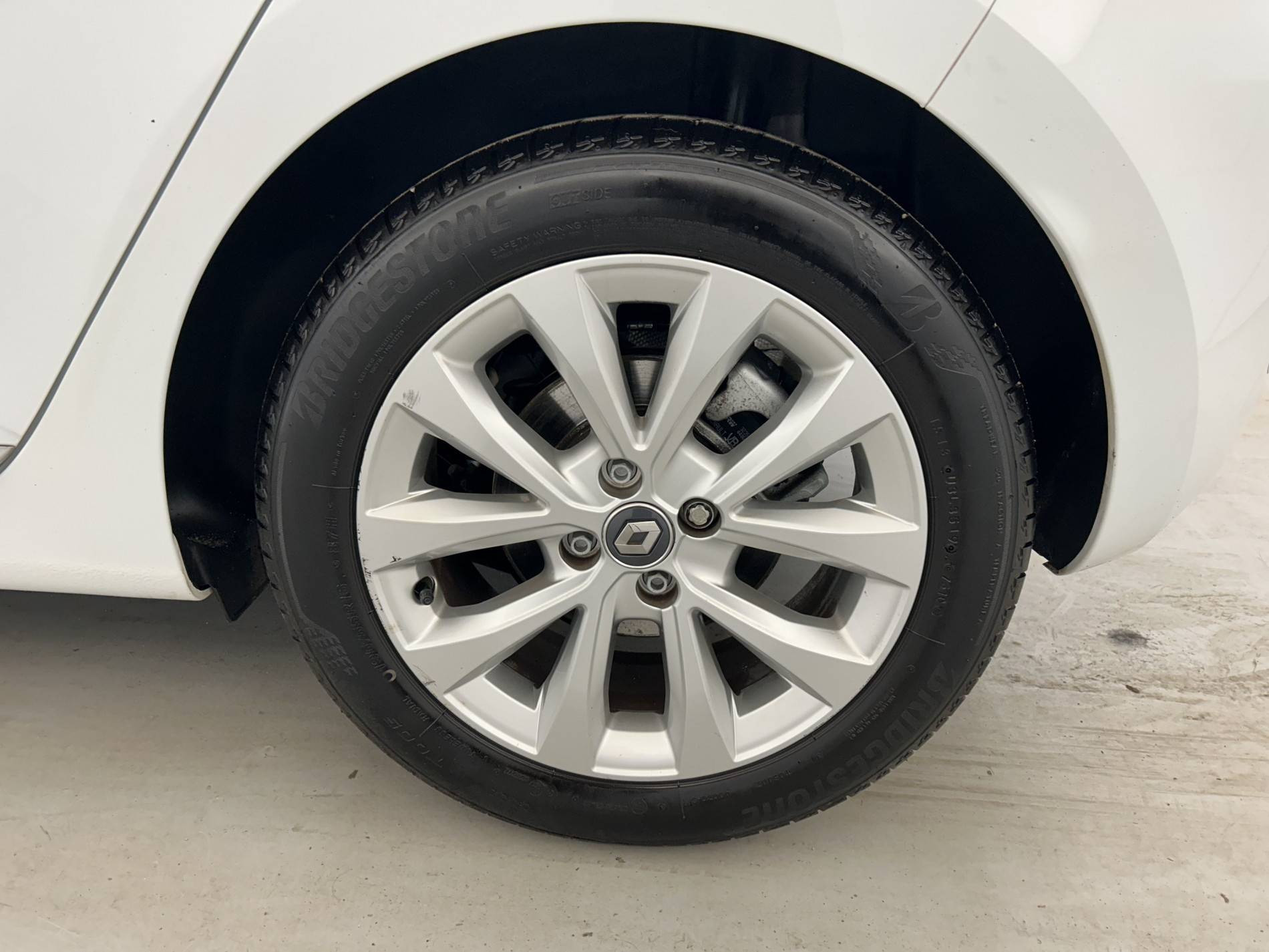 Vente en ligne Renault Clio 5 Clio Blue dCi 115 au prix de 15 890 €