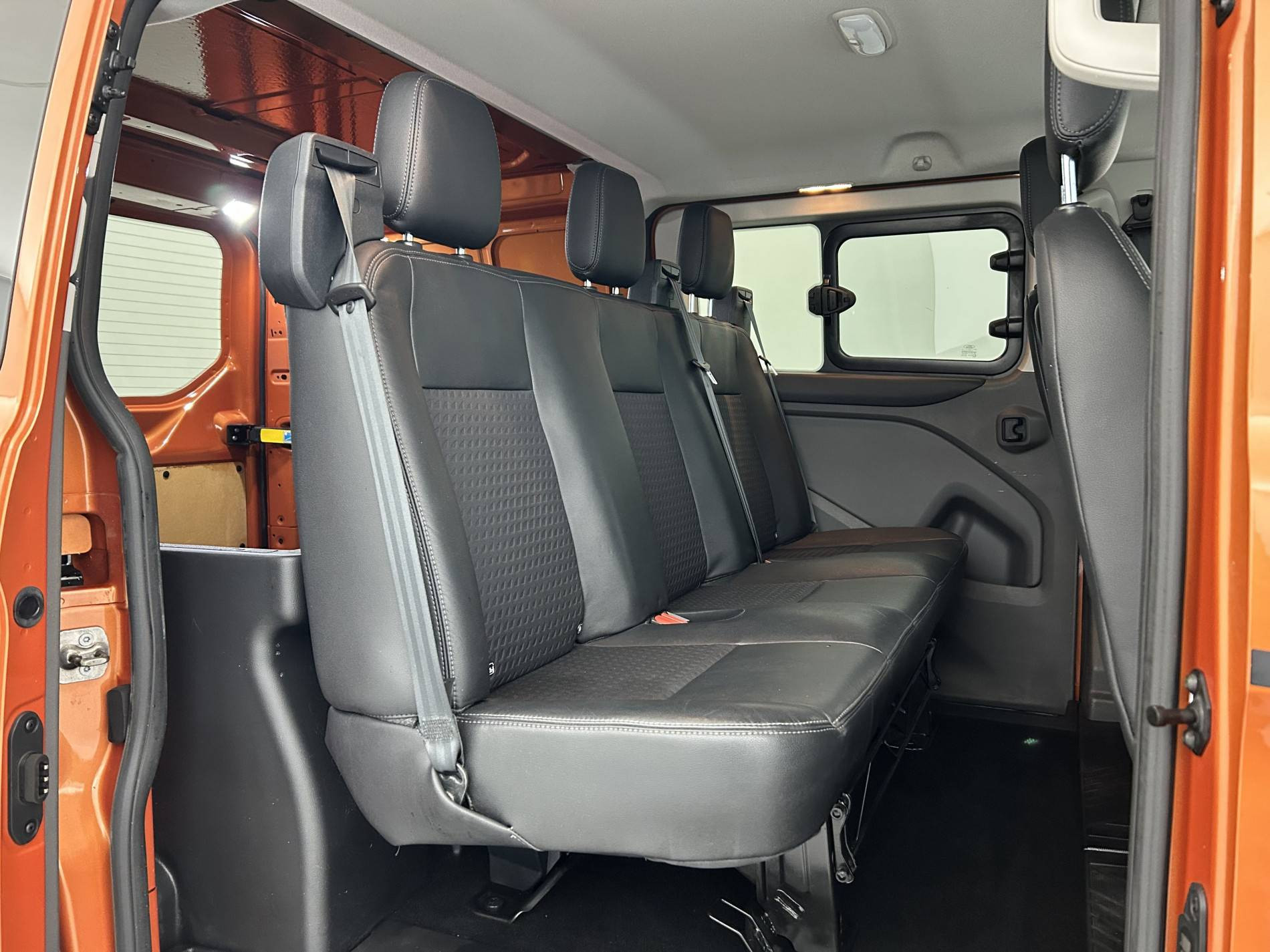 Vente en ligne Ford Transit Custom TRANSIT CUSTOM CA 320 L1H1 2.0 ECOBLUE 185 BVA au prix de 32 390 €