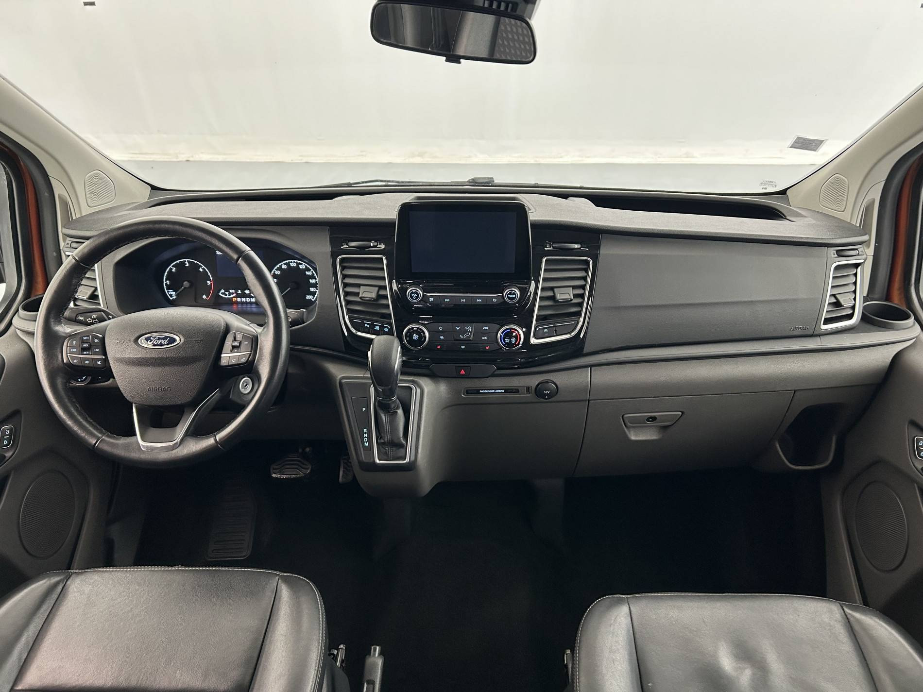 Vente en ligne Ford Transit Custom TRANSIT CUSTOM CA 320 L1H1 2.0 ECOBLUE 185 BVA au prix de 32 390 €