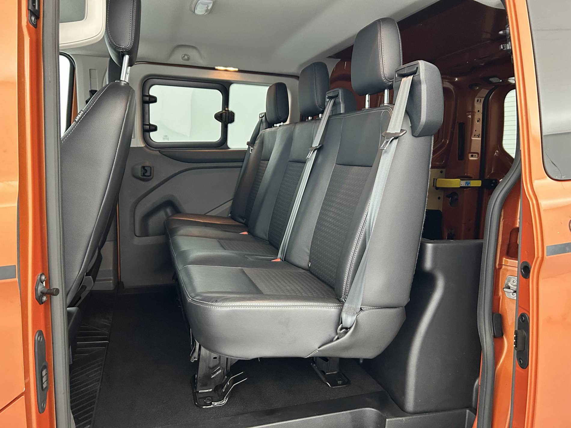 Vente en ligne Ford Transit Custom TRANSIT CUSTOM CA 320 L1H1 2.0 ECOBLUE 185 BVA au prix de 32 390 €
