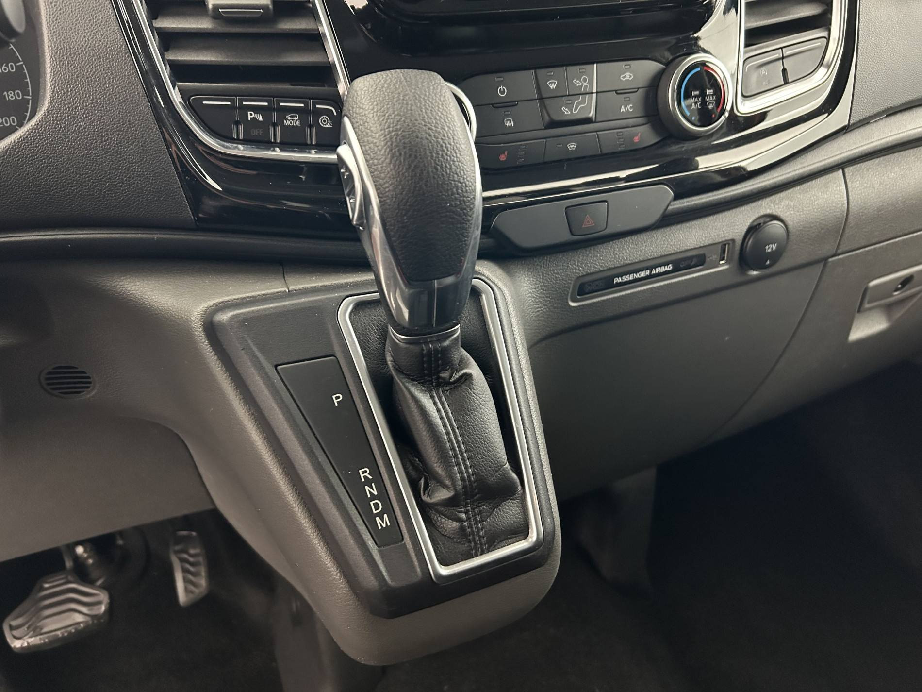 Vente en ligne Ford Transit Custom TRANSIT CUSTOM CA 320 L1H1 2.0 ECOBLUE 185 BVA au prix de 32 390 €