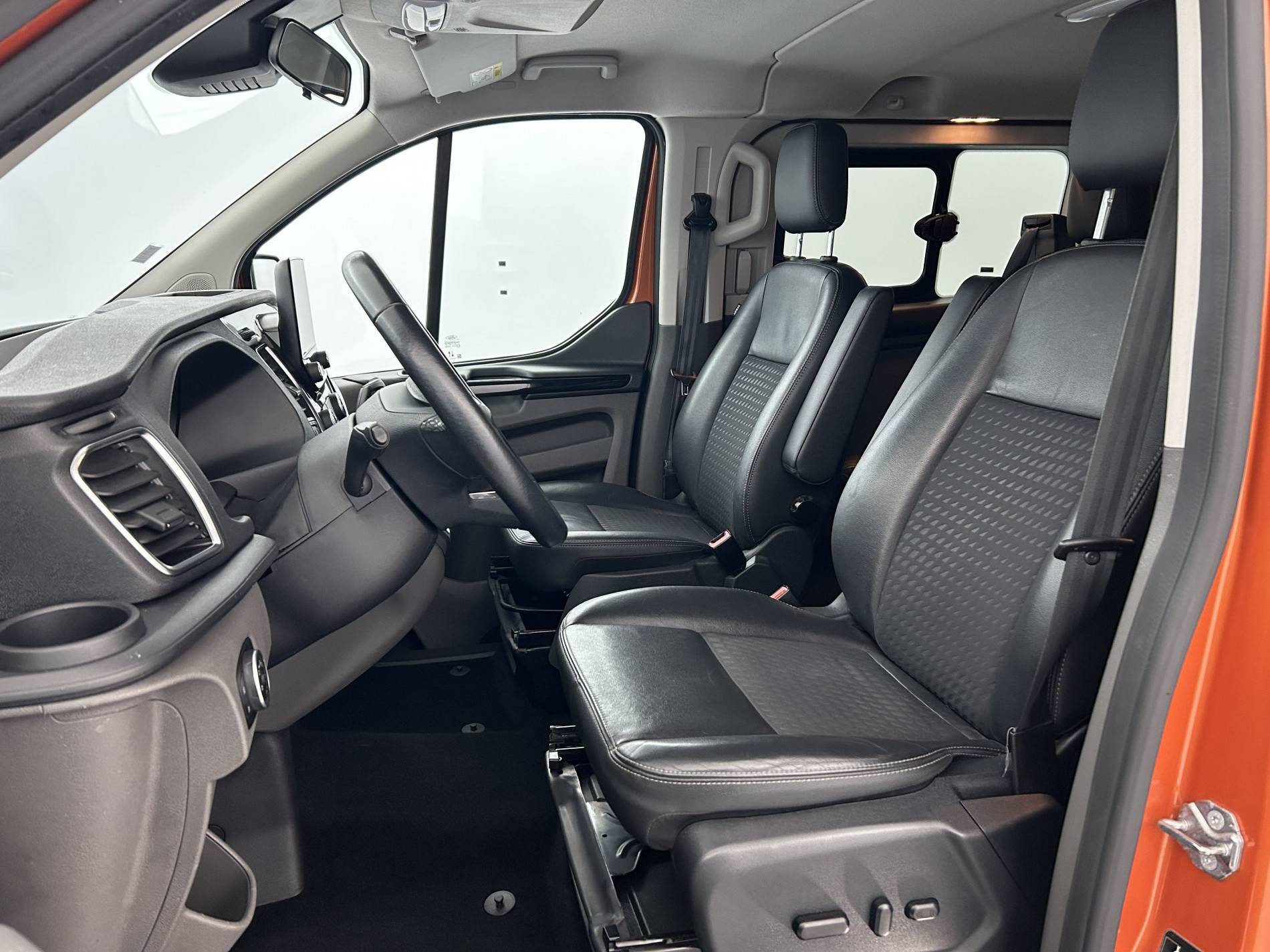 Vente en ligne Ford Transit Custom TRANSIT CUSTOM CA 320 L1H1 2.0 ECOBLUE 185 BVA au prix de 32 390 €