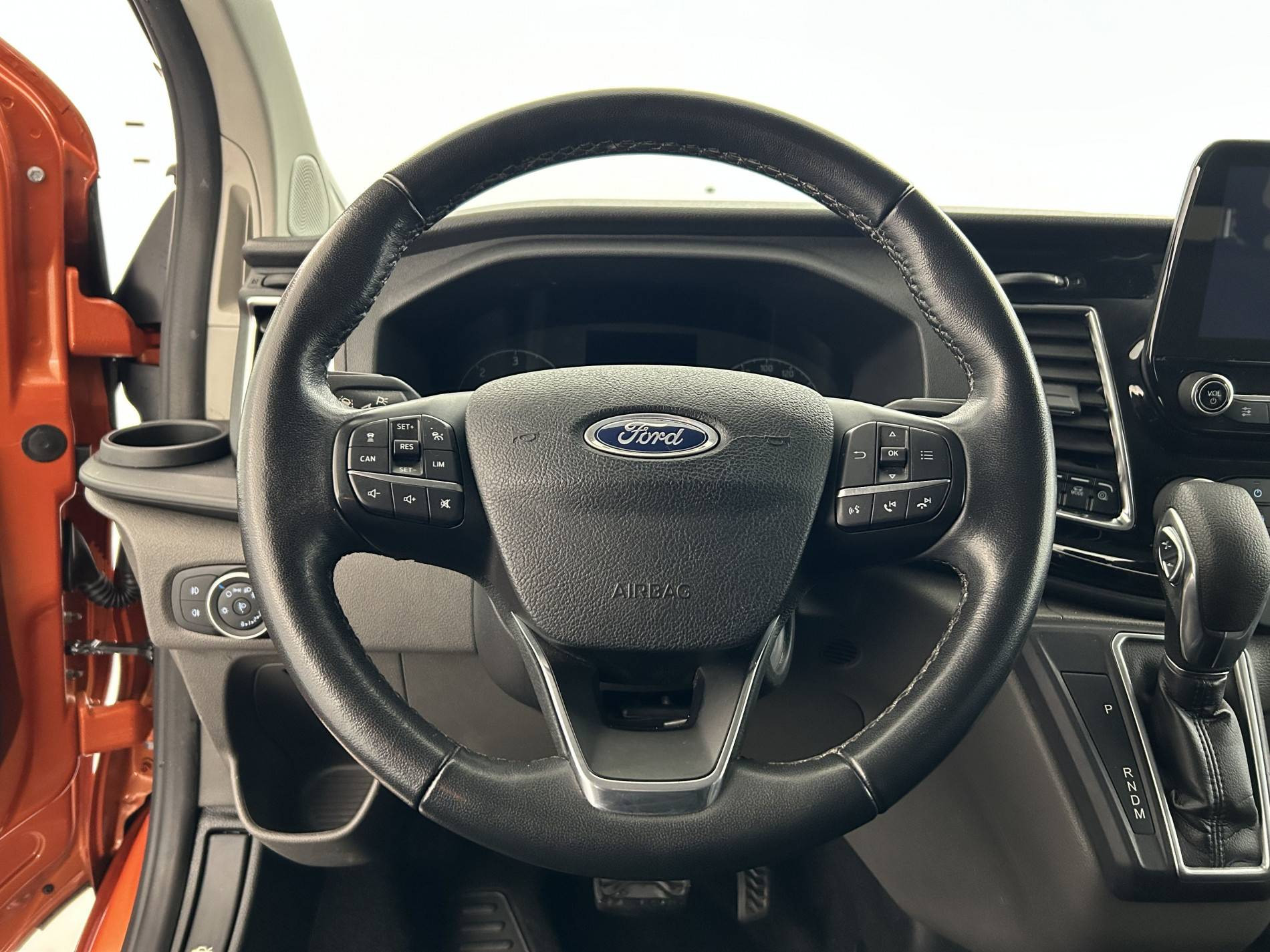 Vente en ligne Ford Transit Custom TRANSIT CUSTOM CA 320 L1H1 2.0 ECOBLUE 185 BVA au prix de 32 390 €