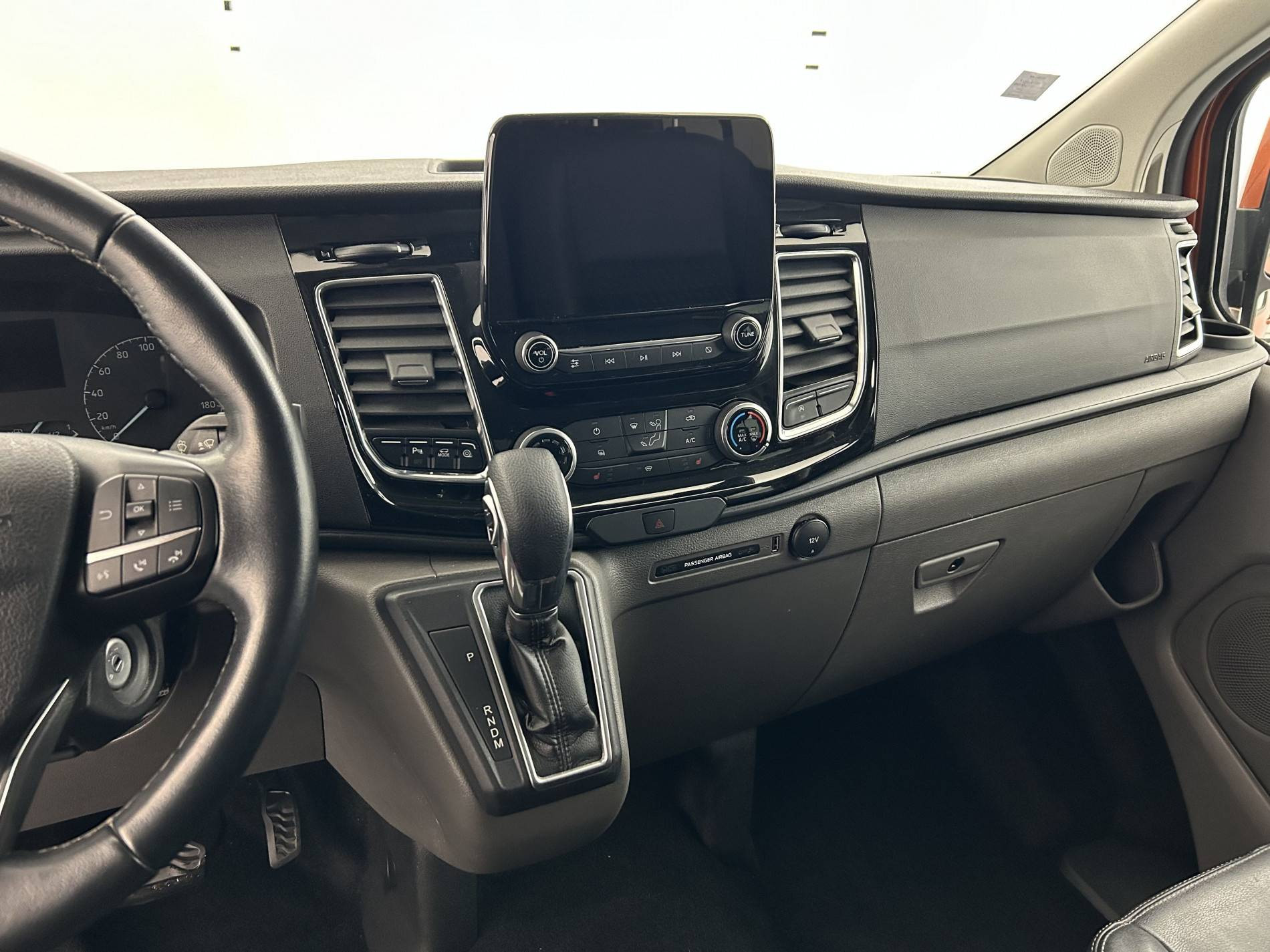 Vente en ligne Ford Transit Custom TRANSIT CUSTOM CA 320 L1H1 2.0 ECOBLUE 185 BVA au prix de 32 390 €