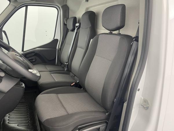 Vente en ligne Renault Master 3 Fourgon MASTER FGN TRAC F3500 L2H2 DCI 135 au prix de 24 790 €