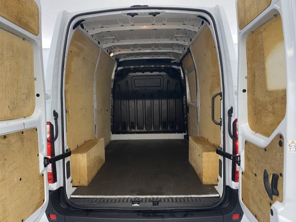 Vente en ligne Renault Master 3 Fourgon MASTER FGN TRAC F3500 L2H2 DCI 135 au prix de 24 790 €