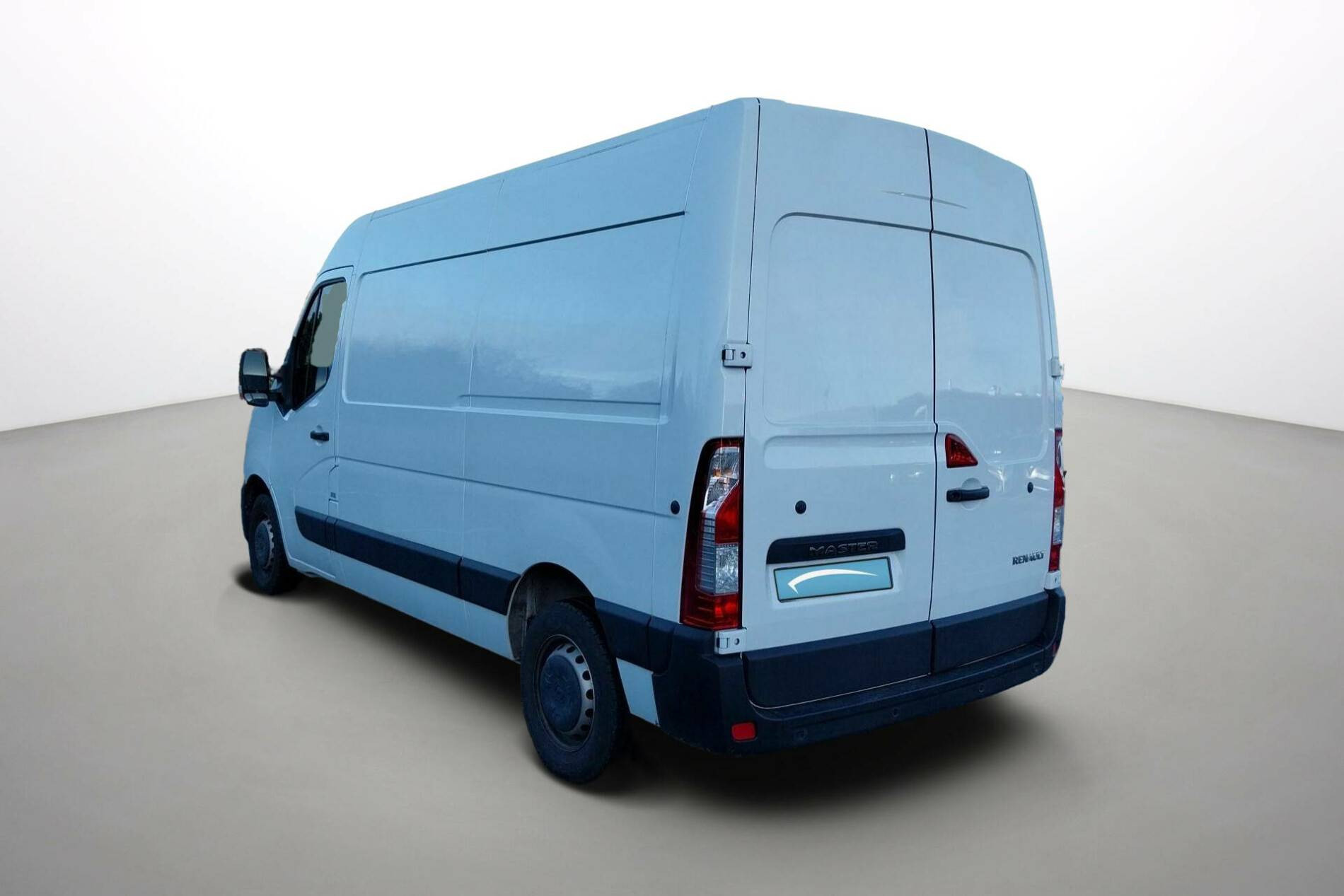 Vente en ligne Renault Master Fourgon MASTER FGN TRAC F3500 L2H2 BLUE DCI 135 au prix de 26 990 €