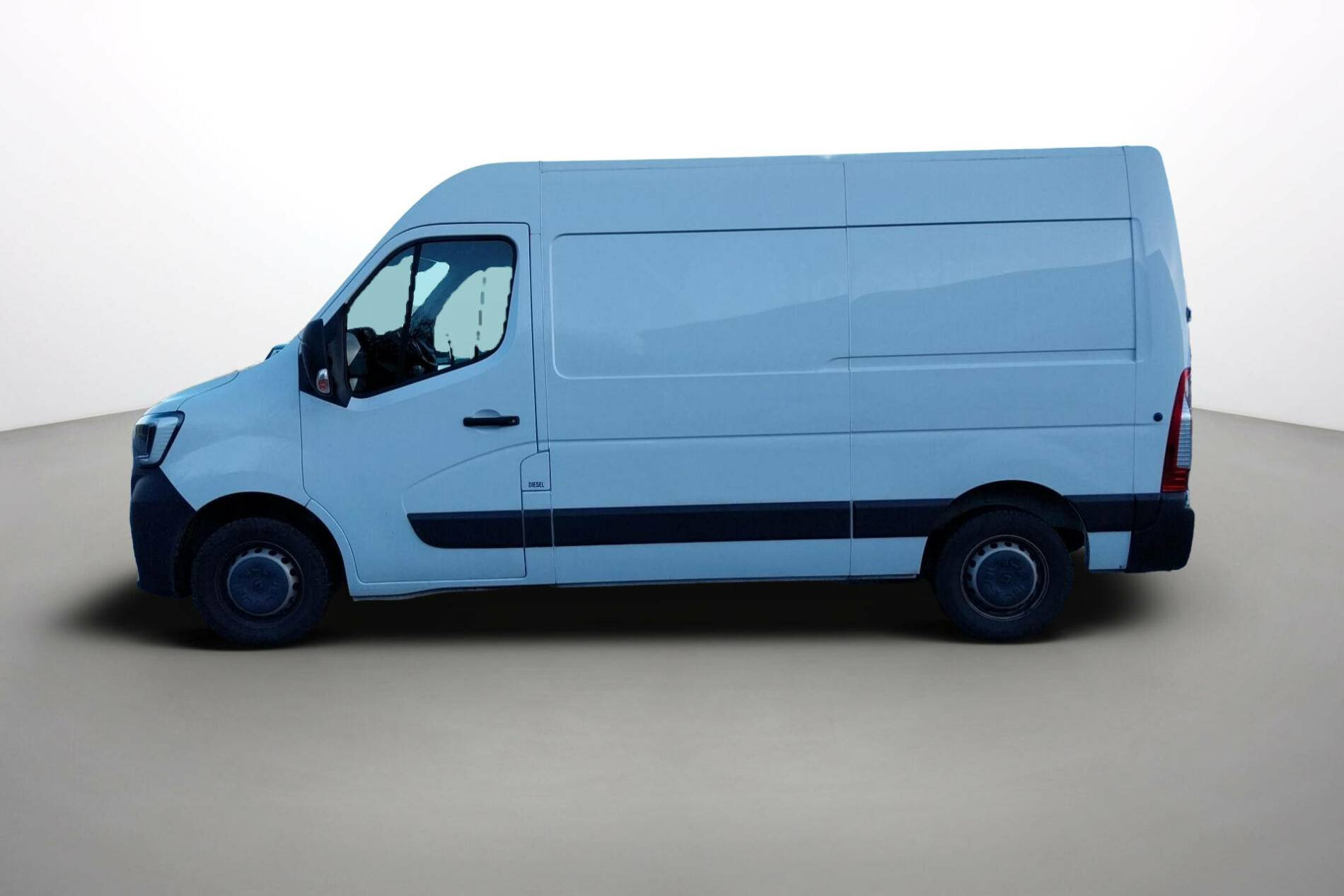 Vente en ligne Renault Master Fourgon MASTER FGN TRAC F3500 L2H2 BLUE DCI 135 au prix de 26 990 €