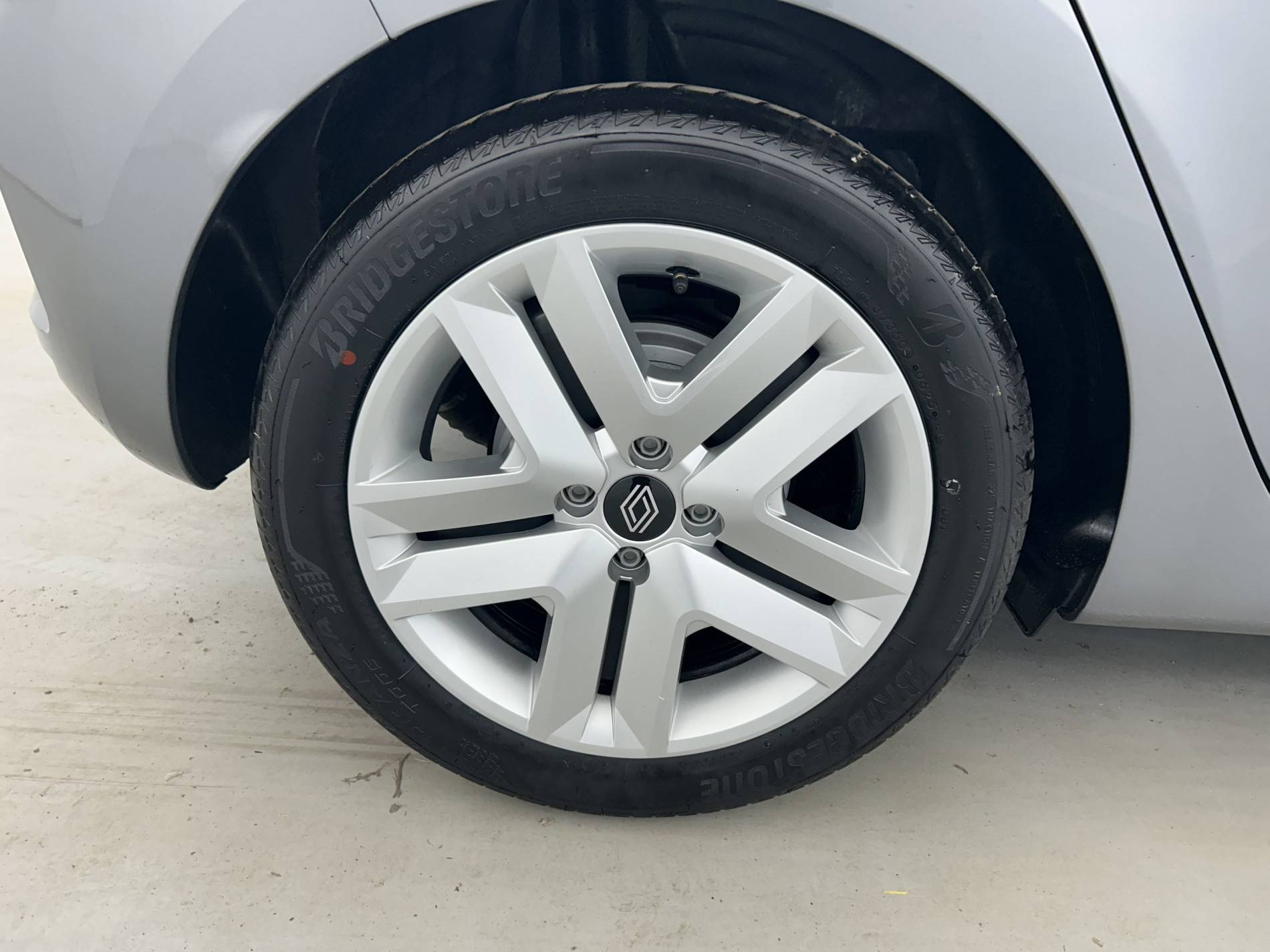 Vente en ligne Renault Clio 5 Clio E-Tech full hybrid 145 ch GSR2 au prix de 19 790 €