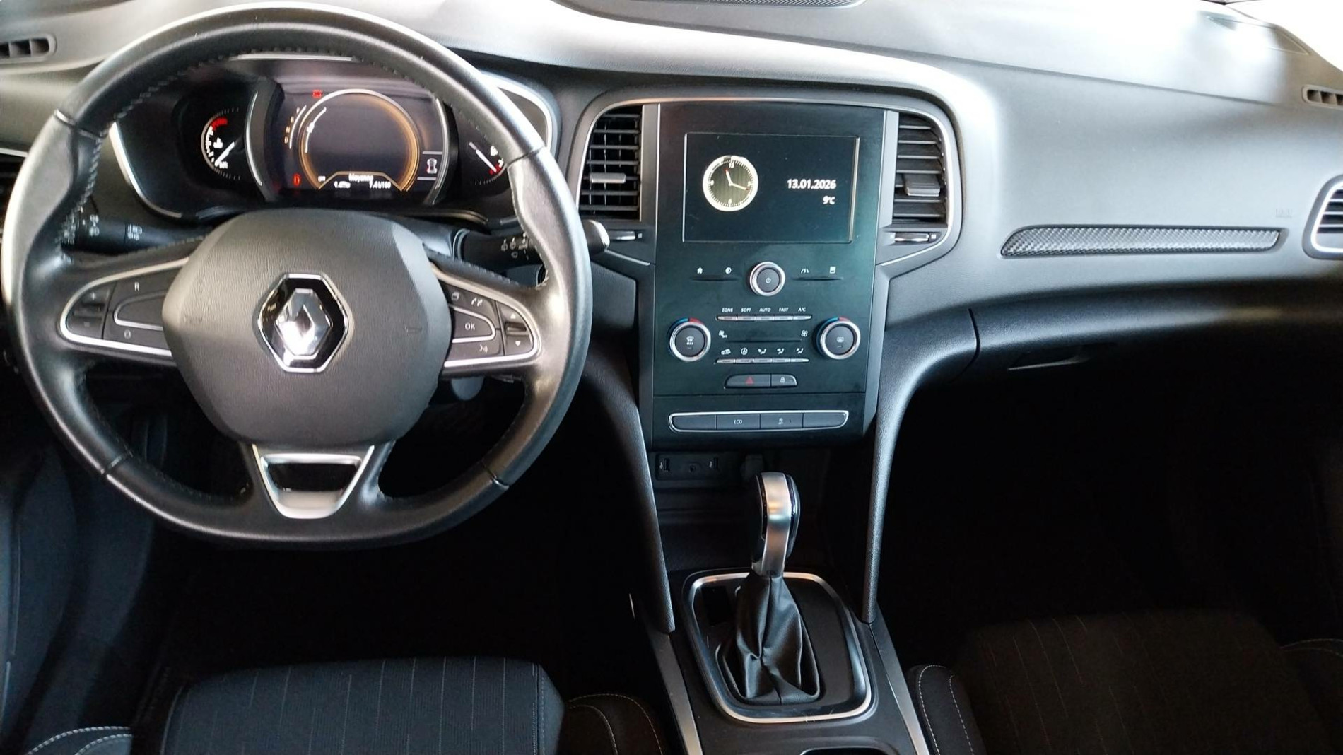 Vente en ligne Renault Megane 4 Mégane IV Berline TCe 140 EDC FAP au prix de 16 990 €