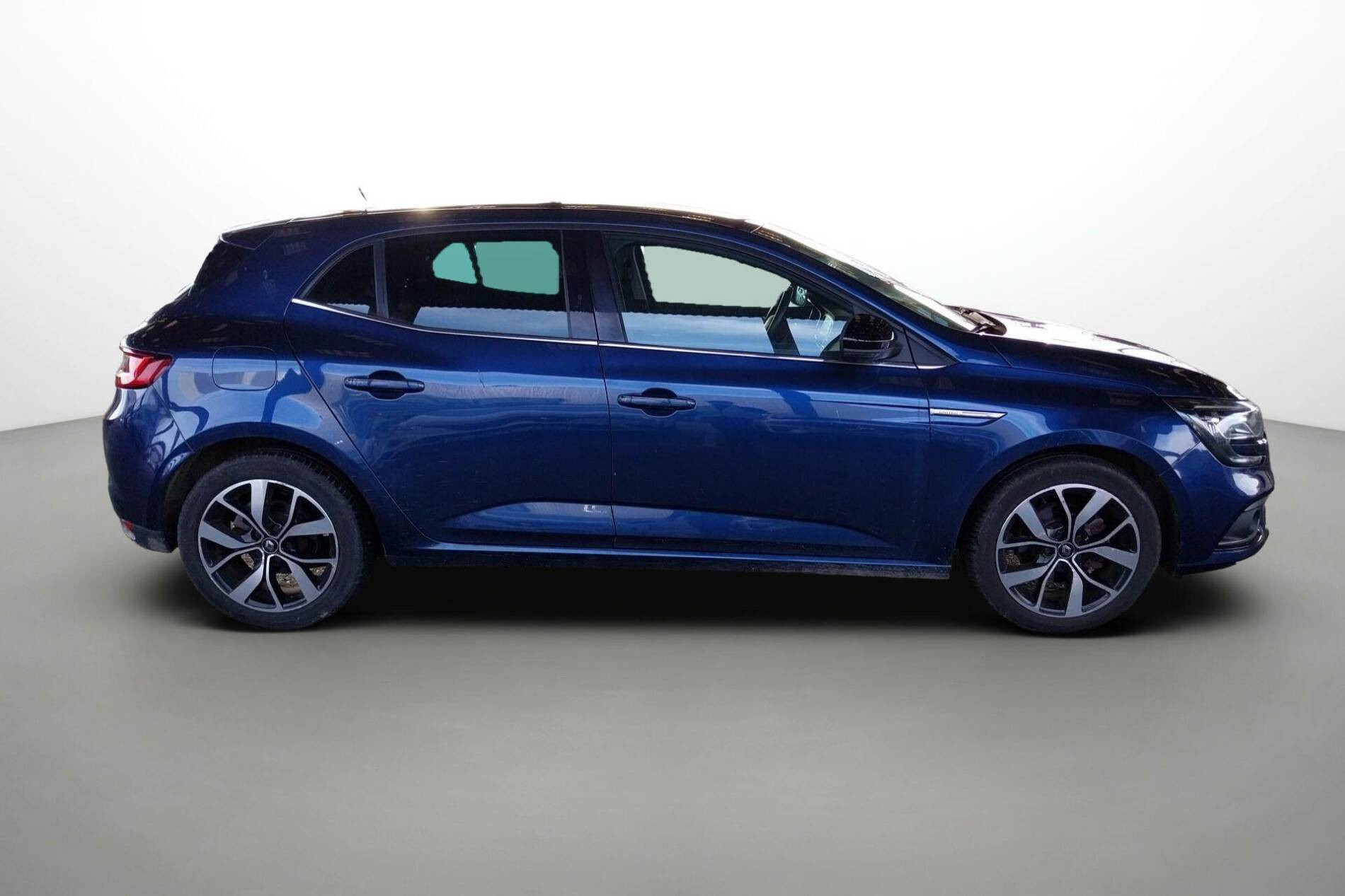 Vente en ligne Renault Megane 4 Mégane IV Berline TCe 140 EDC FAP au prix de 16 990 €