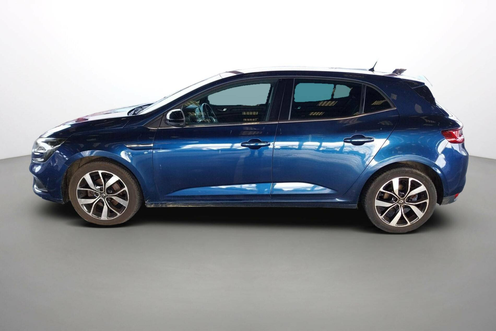 Vente en ligne Renault Megane 4 Mégane IV Berline TCe 140 EDC FAP au prix de 16 990 €