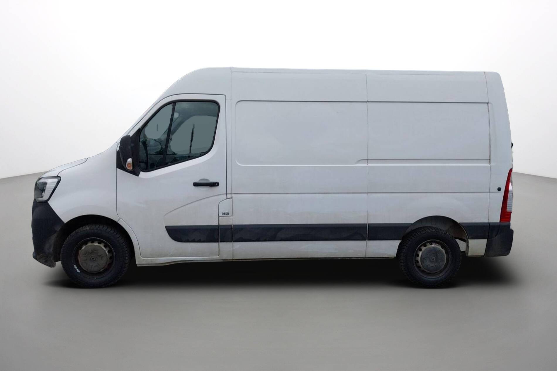 Vente en ligne Renault Master Fourgon MASTER FGN TRAC F3500 L2H2 BLUE DCI 135 au prix de 24 590 €
