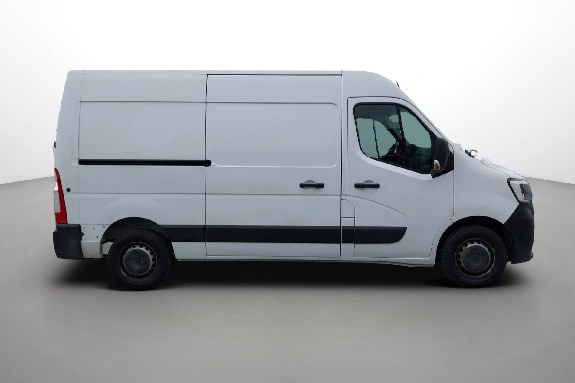 Vente en ligne Renault Master Fourgon MASTER FGN TRAC F3500 L2H2 BLUE DCI 135 au prix de 24 590 €