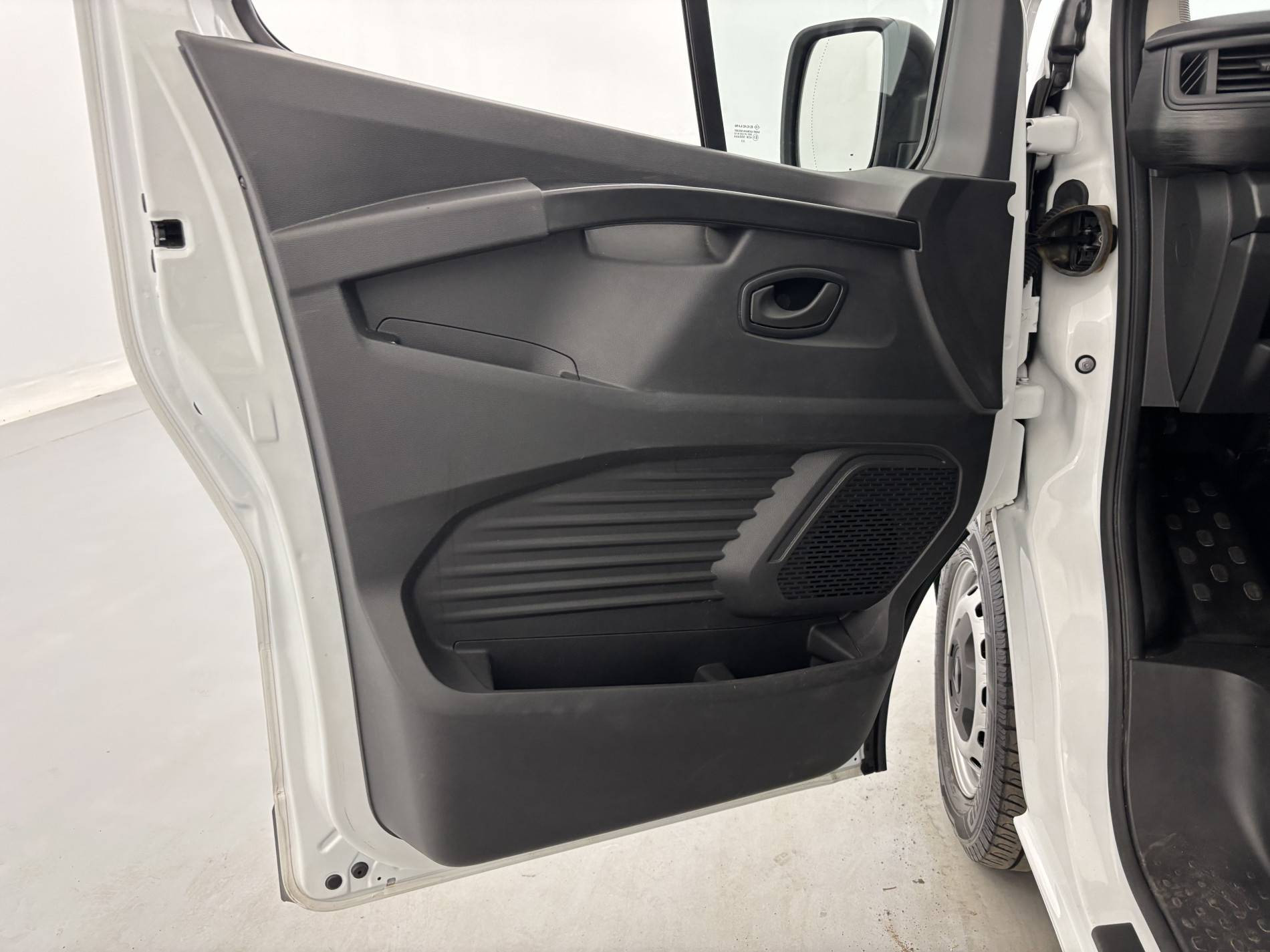 Vente en ligne Renault Trafic 3 Fourgon TRAFIC FGN L1H1 3000 KG BLUE DCI 130 au prix de 22 990 €