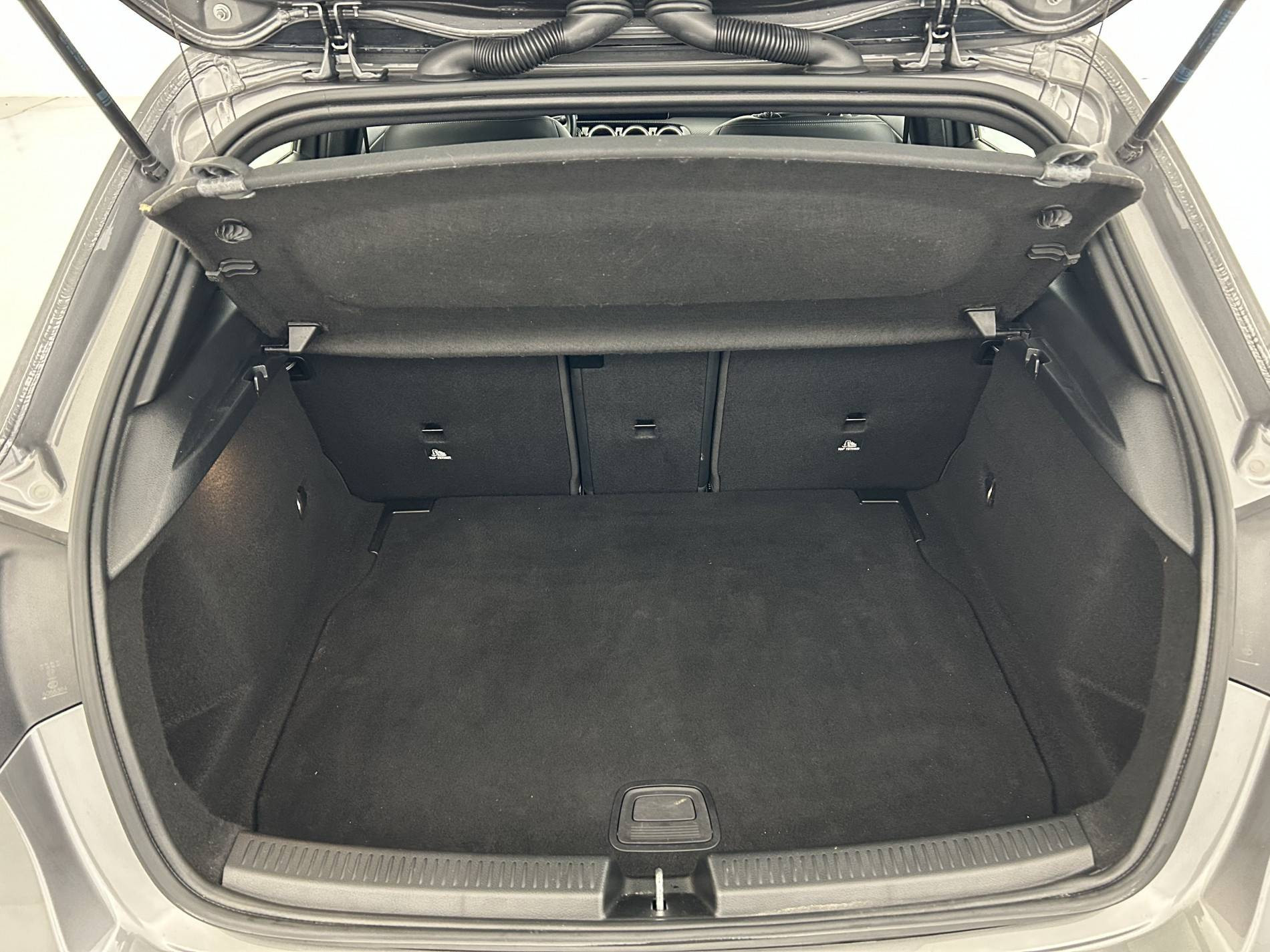 Vente en ligne Mercedes Classe A  180 d 7G-DCT au prix de 21 590 €