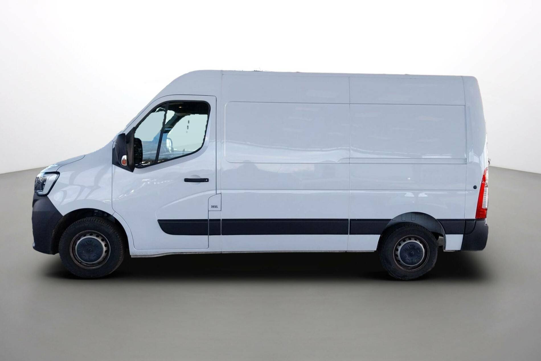 Vente en ligne Renault Master Fourgon MASTER FGN TRAC F3500 L2H2 BLUE DCI 135 au prix de 26 990 €