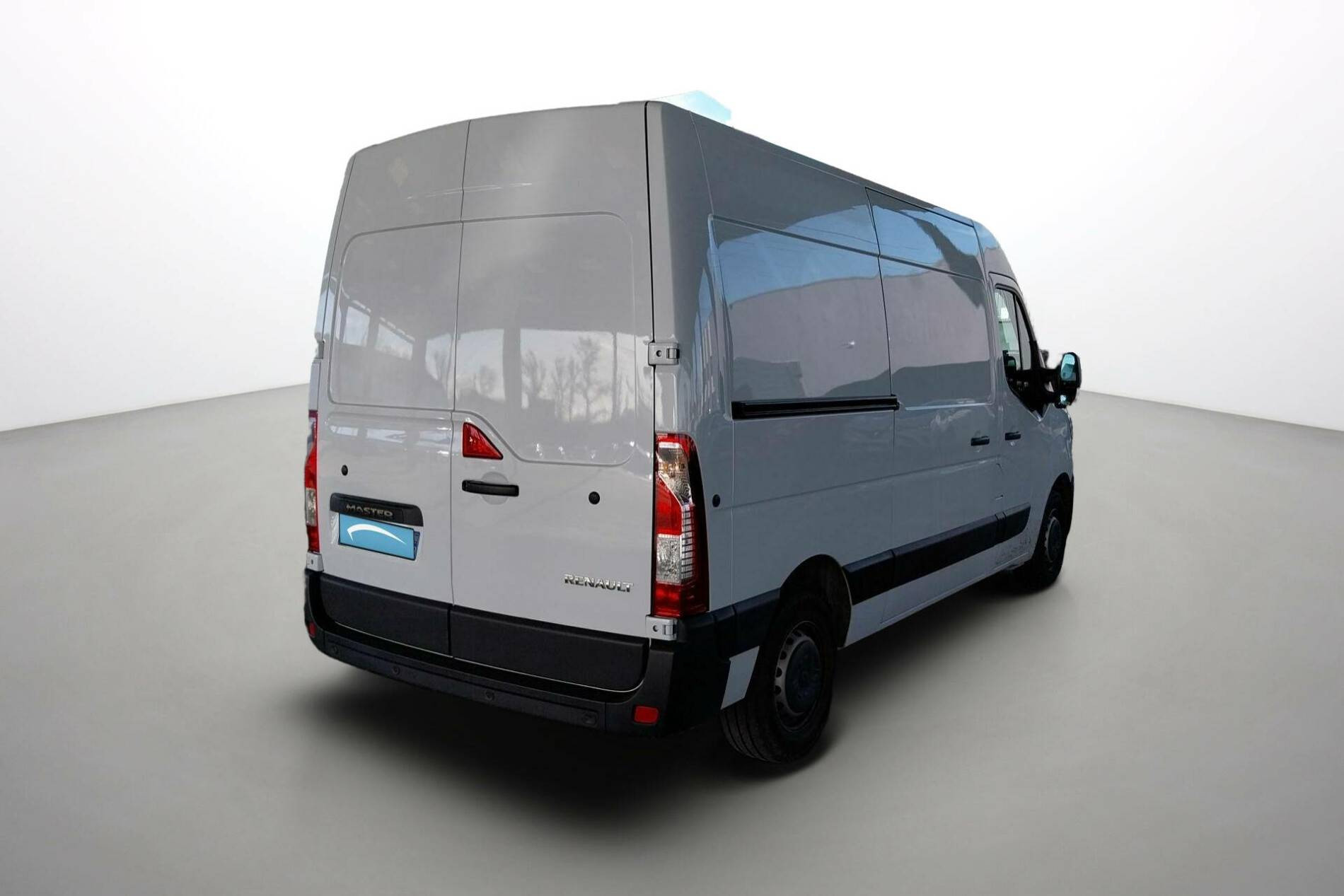 Vente en ligne Renault Master Fourgon MASTER FGN TRAC F3500 L2H2 BLUE DCI 135 au prix de 26 990 €
