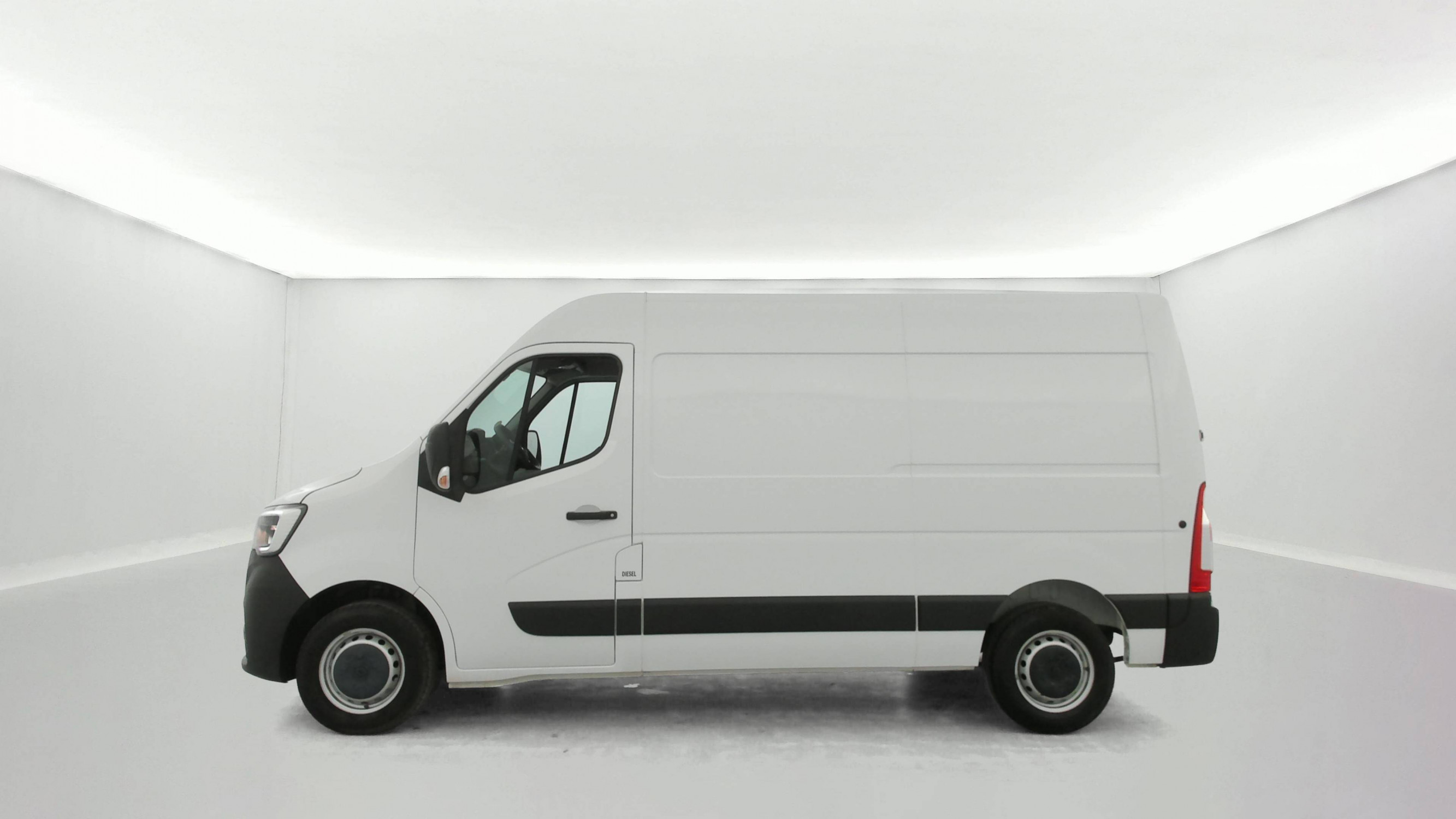 Vente en ligne Renault Master Fourgon MASTER FGN TRAC F3500 L2H2 BLUE DCI 135 au prix de 26 590 €