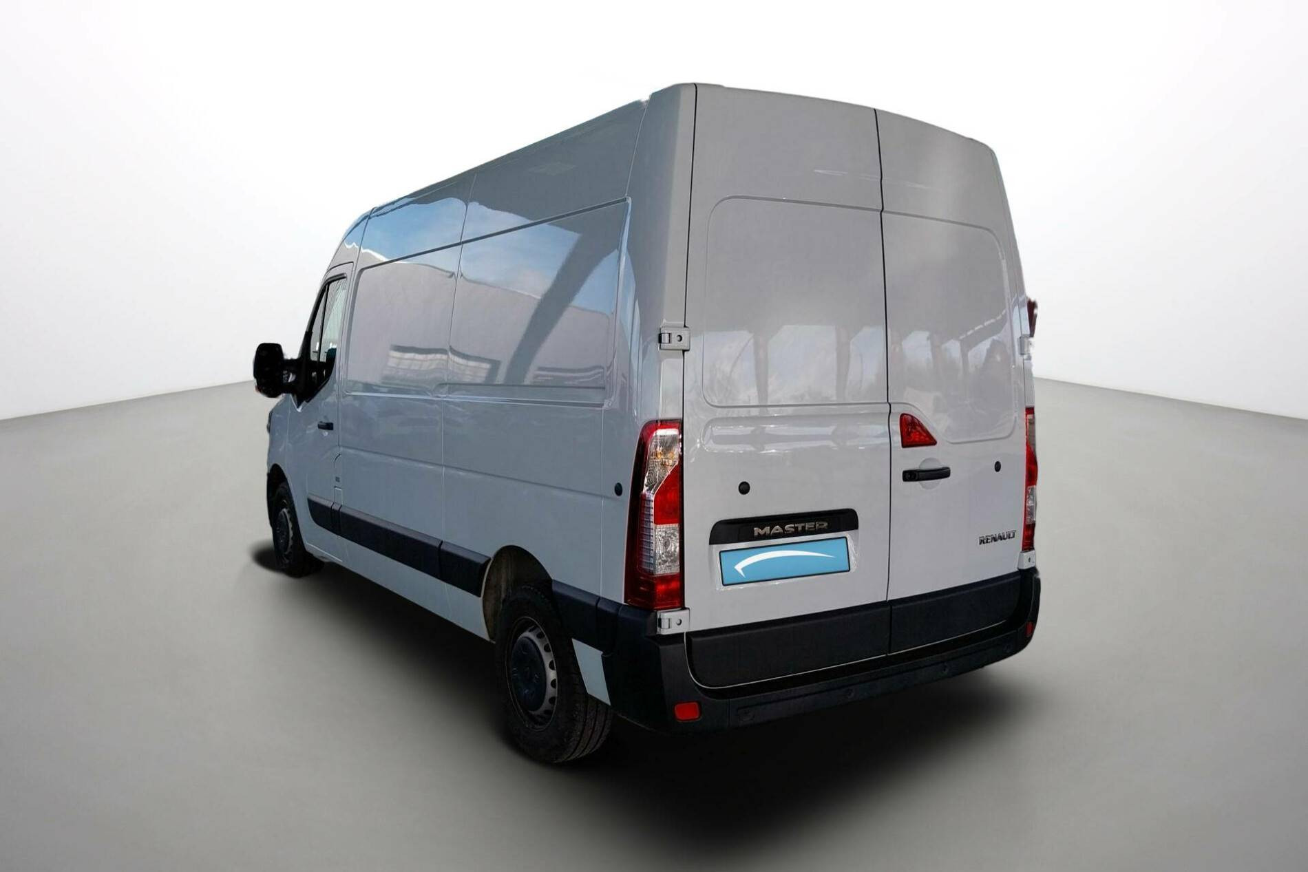 Vente en ligne Renault Master Fourgon MASTER FGN TRAC F3500 L2H2 BLUE DCI 135 au prix de 26 990 €