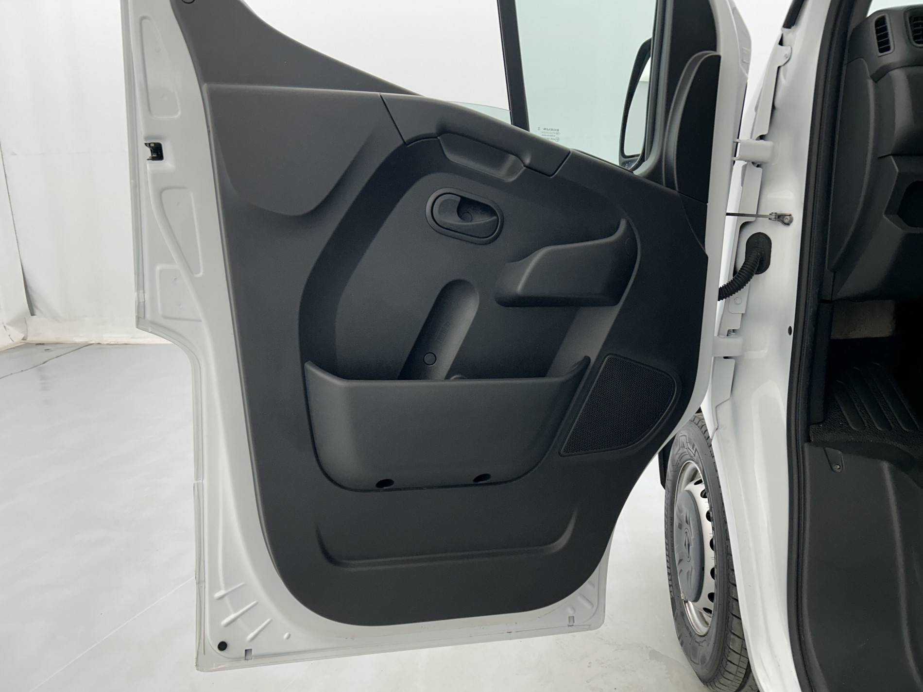 Vente en ligne Renault Master 3 Châssis Cabine MASTER PHC TRAC F3500 L3H1 BLUE DCI 145 EURO VI au prix de 29 990 €