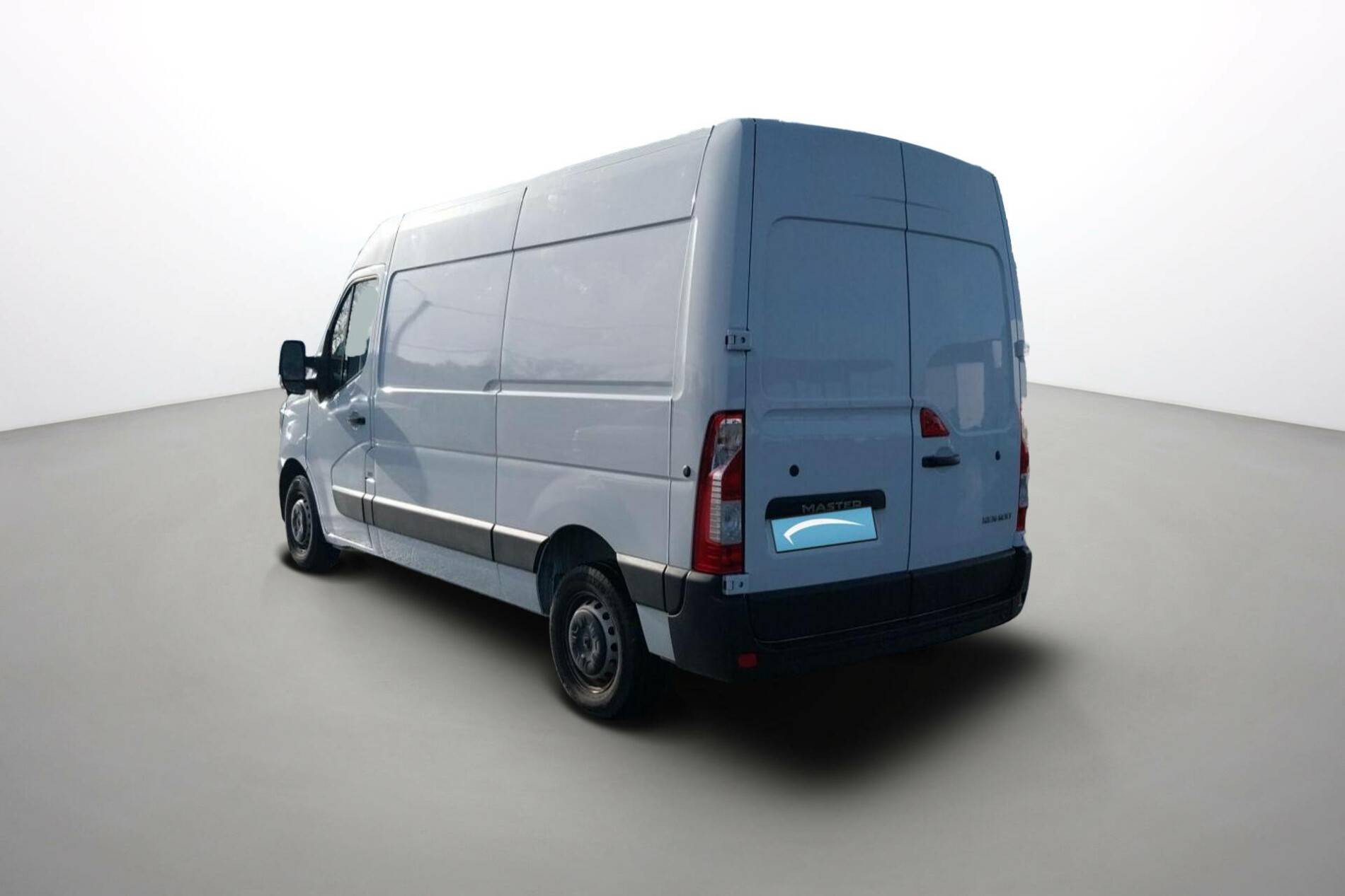 Vente en ligne Renault Master Fourgon MASTER FGN TRAC F3500 L2H2 BLUE DCI 135 au prix de 26 990 €