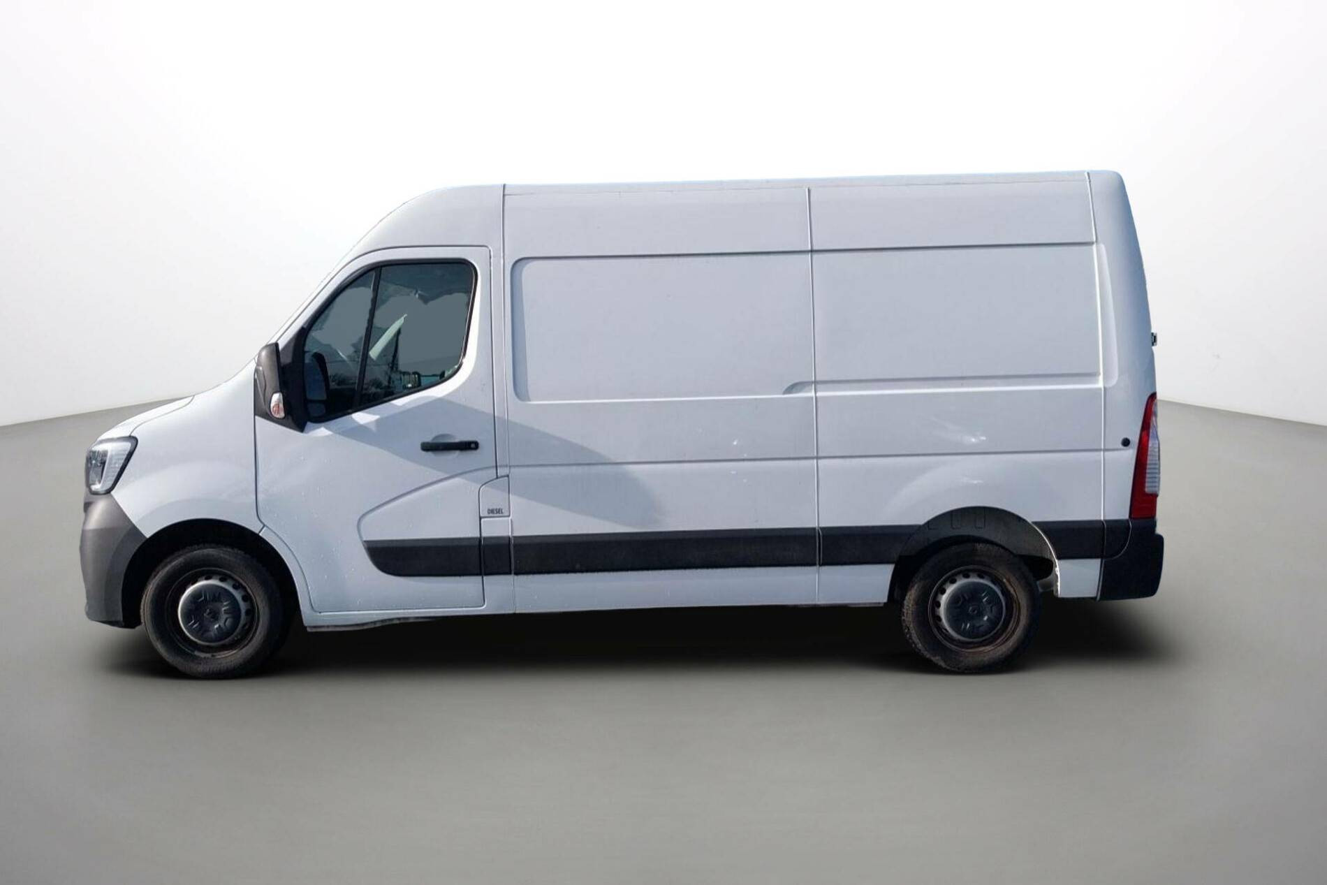 Vente en ligne Renault Master Fourgon MASTER FGN TRAC F3500 L2H2 BLUE DCI 135 au prix de 26 990 €