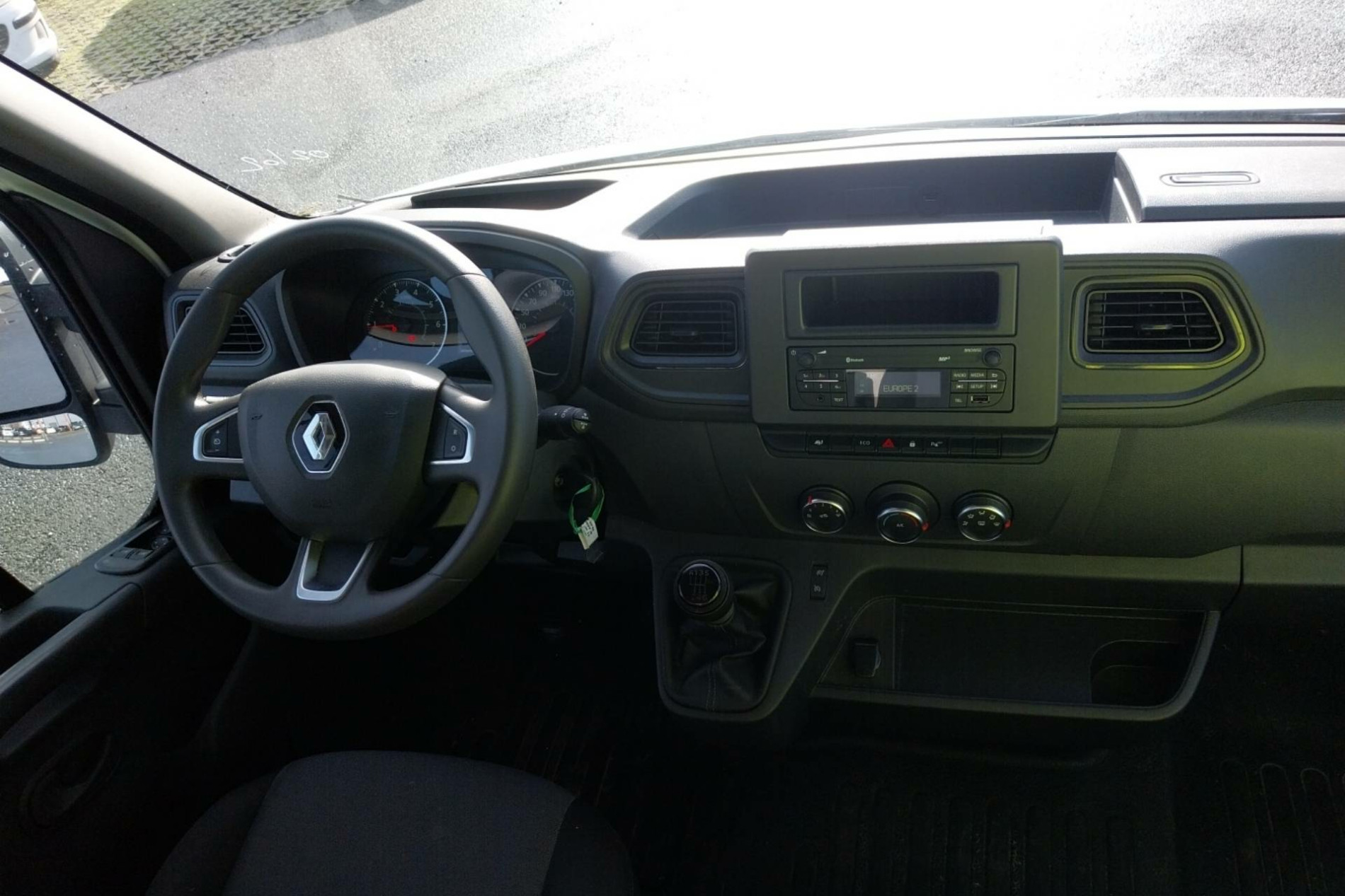 Vente en ligne Renault Master Fourgon MASTER FGN TRAC F3500 L2H2 BLUE DCI 135 au prix de 26 990 €