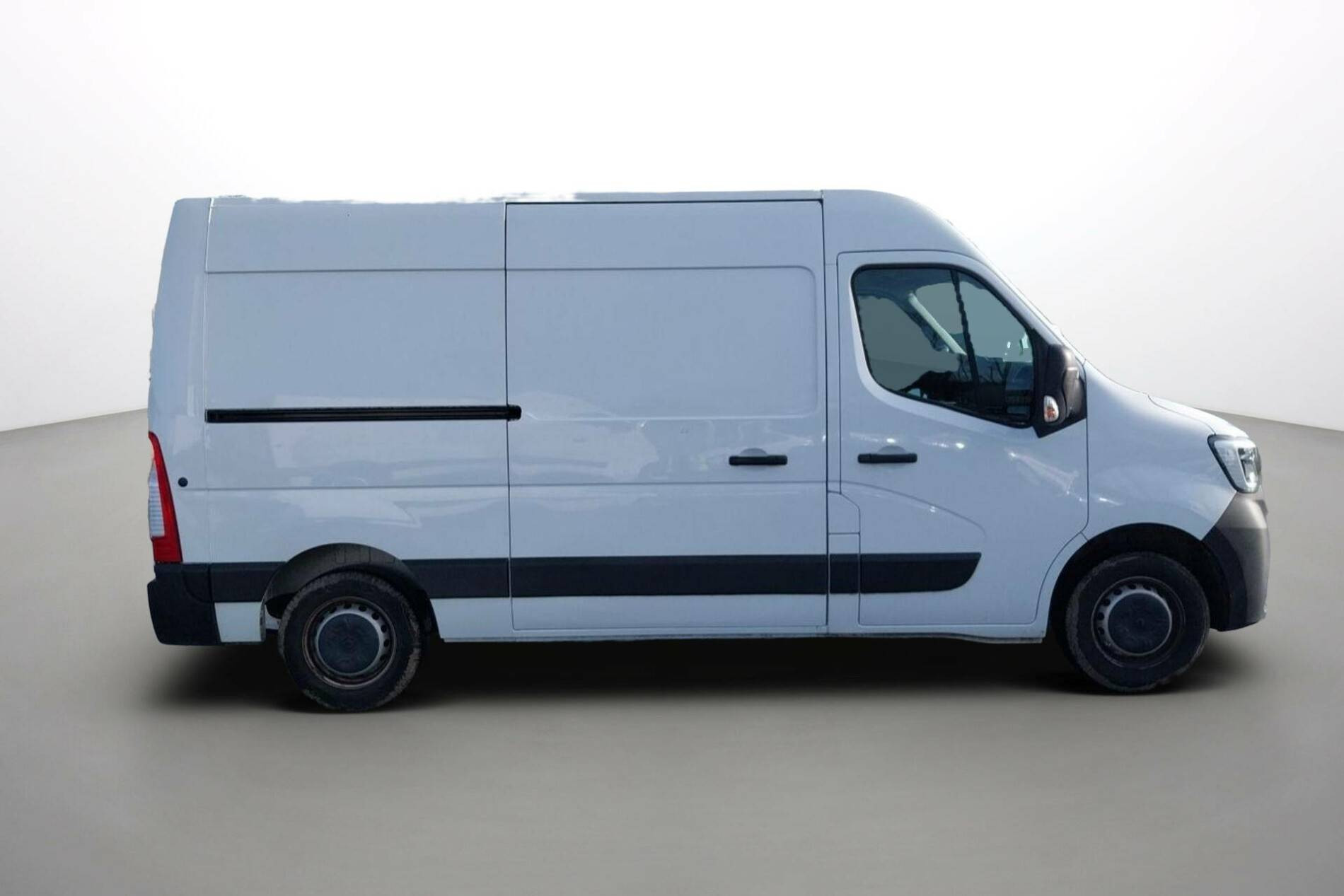 Vente en ligne Renault Master Fourgon MASTER FGN TRAC F3500 L2H2 BLUE DCI 135 au prix de 26 990 €