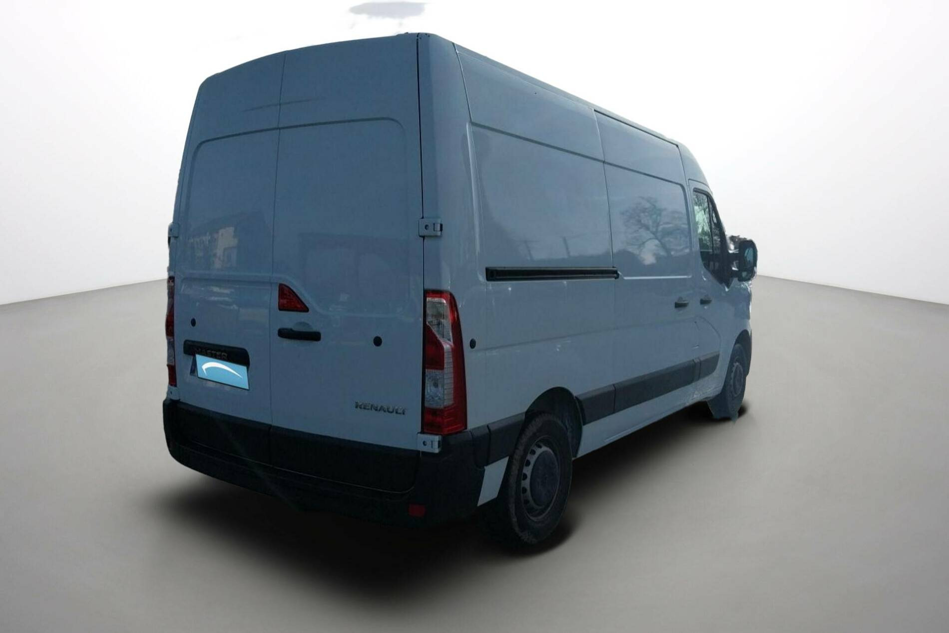 Vente en ligne Renault Master Fourgon MASTER FGN TRAC F3500 L2H2 BLUE DCI 135 au prix de 26 990 €