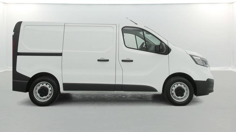 Vente en ligne Renault Trafic 3 Fourgon TRAFIC FGN L1H1 3000 KG BLUE DCI 130 au prix de 23 590 €