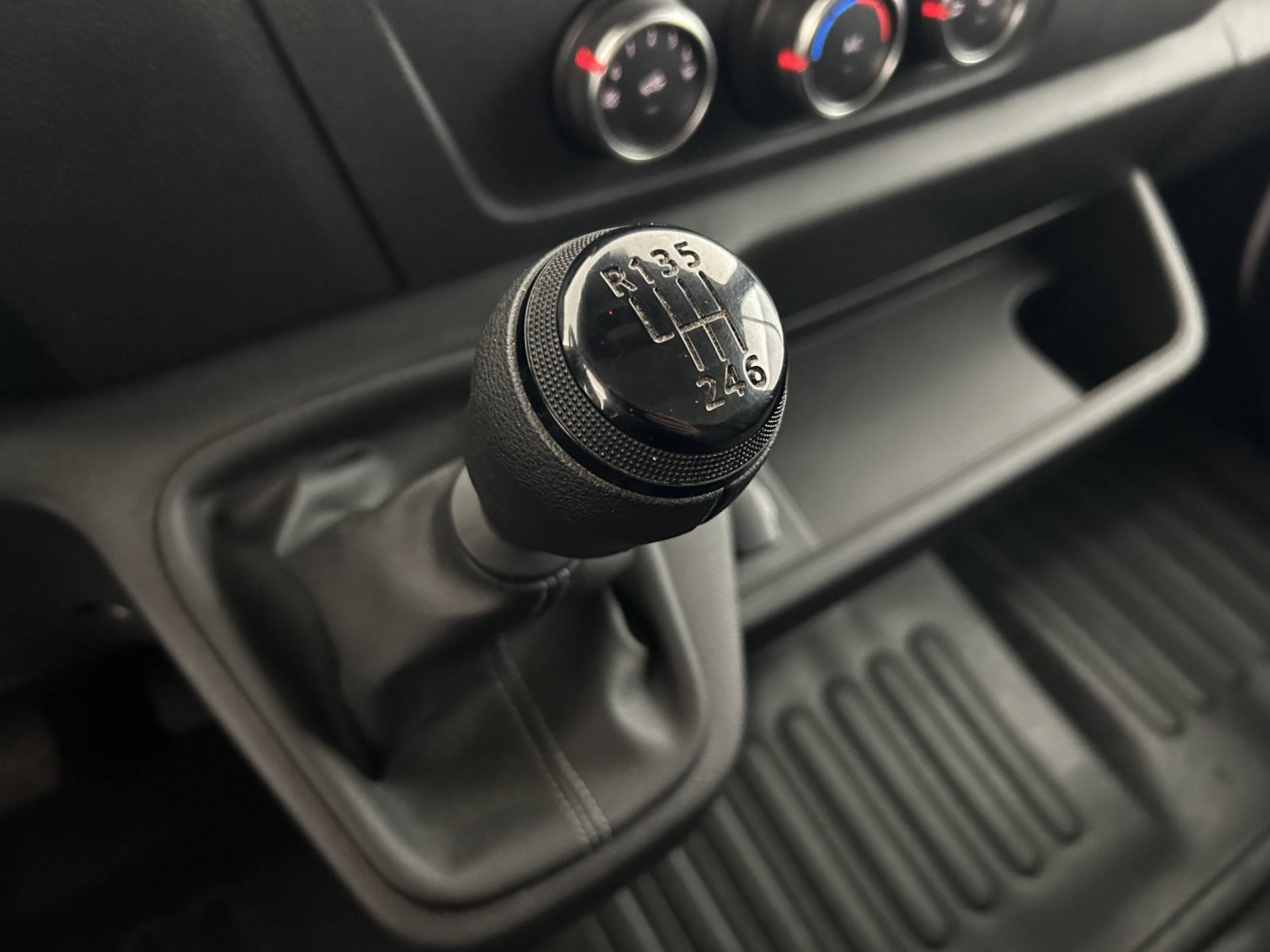 Vente en ligne Renault Master Fourgon MASTER FGN TRAC F3500 L2H2 BLUE DCI 135 au prix de 27 790 €