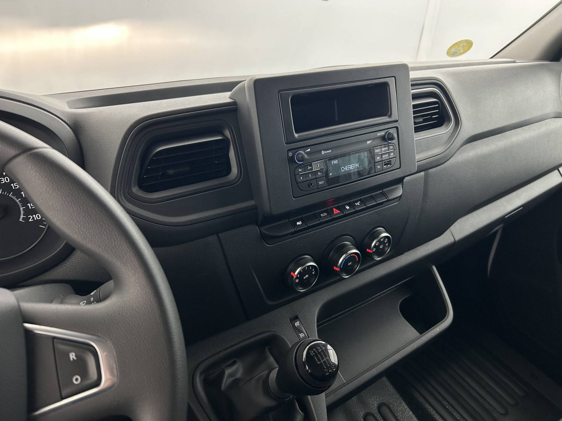 Vente en ligne Renault Master Fourgon MASTER FGN TRAC F3500 L2H2 BLUE DCI 135 au prix de 27 790 €