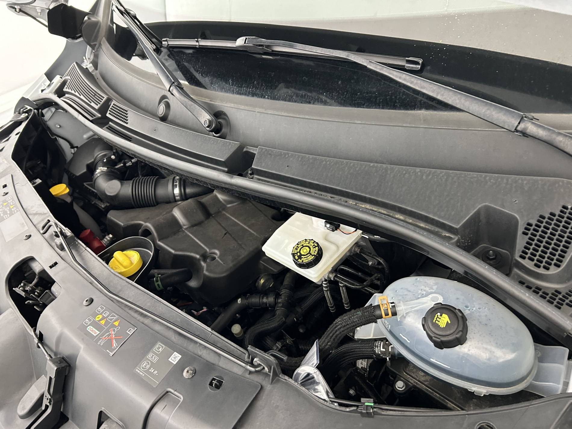 Vente en ligne Renault Master Fourgon MASTER FGN TRAC F3500 L2H2 BLUE DCI 135 au prix de 27 790 €