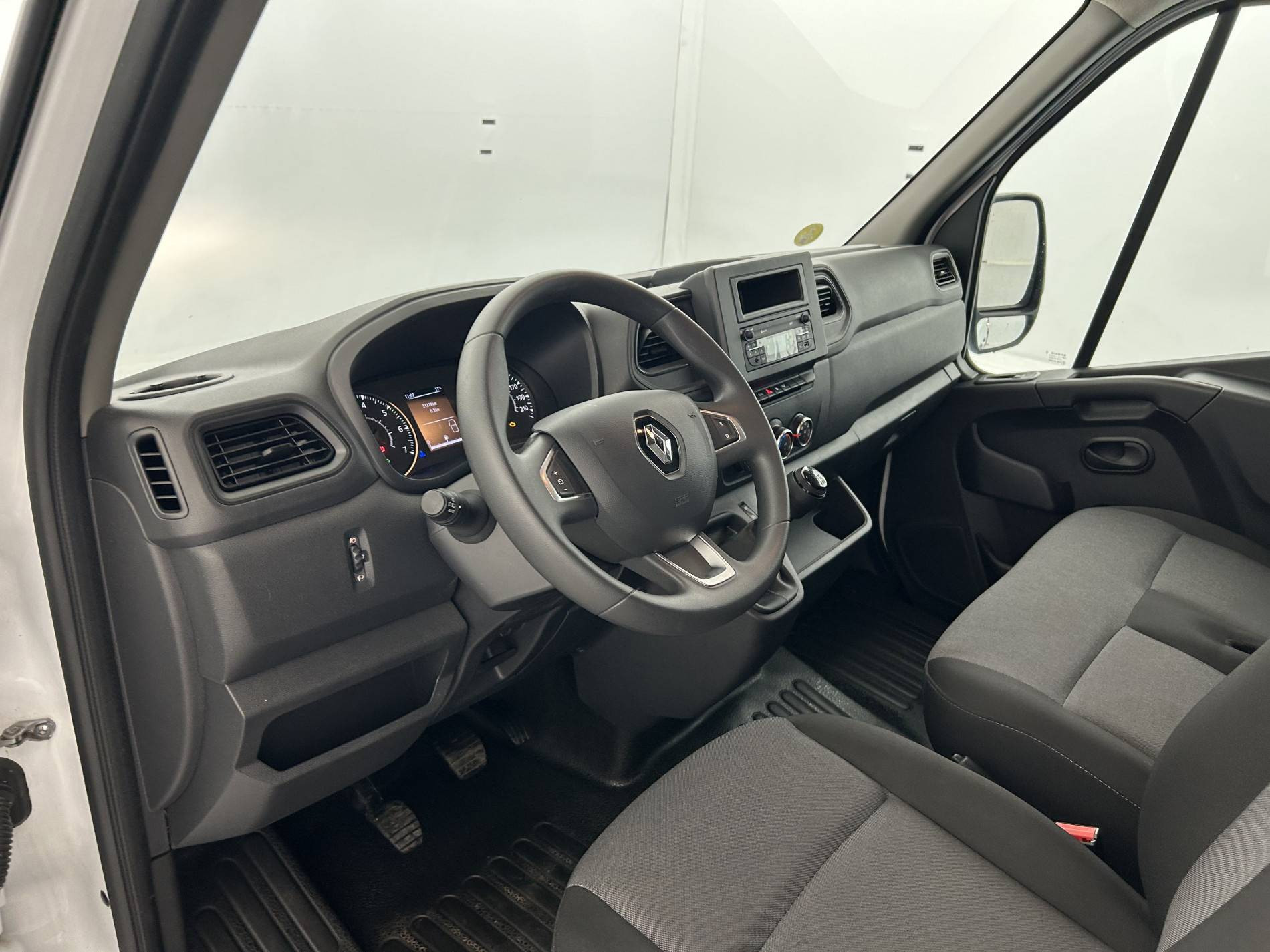 Vente en ligne Renault Master Fourgon MASTER FGN TRAC F3500 L2H2 BLUE DCI 135 au prix de 27 790 €