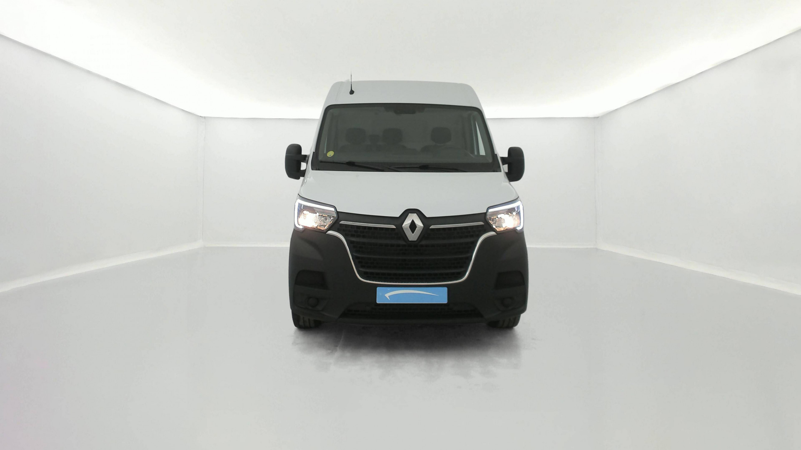 Vente en ligne Renault Master Fourgon MASTER FGN TRAC F3500 L2H2 BLUE DCI 135 au prix de 27 790 €